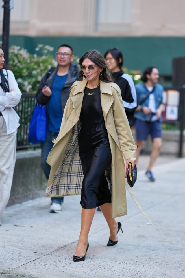 Diện váy dài đến công sở, một bước đi đầy phong cách - Ảnh 6.