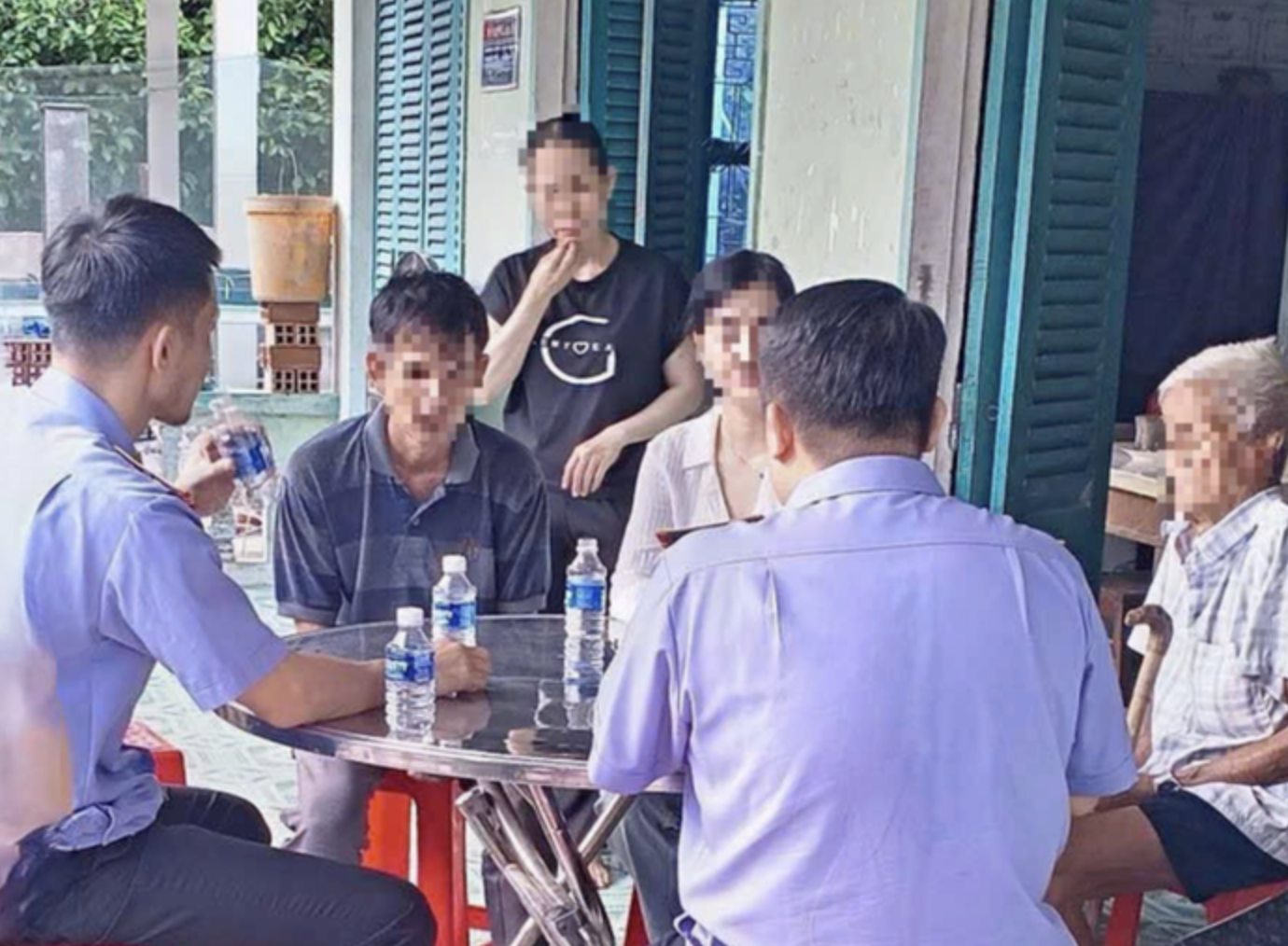 Diễn biến phức tạp vụ tai nạn giao thông ở Vĩnh Long làm nữ sinh tử vong - Ảnh 3. Diễn biến phức tạp vụ tai nạn giao thông ở Vĩnh Long làm nữ sinh tử vong - Ảnh 3.