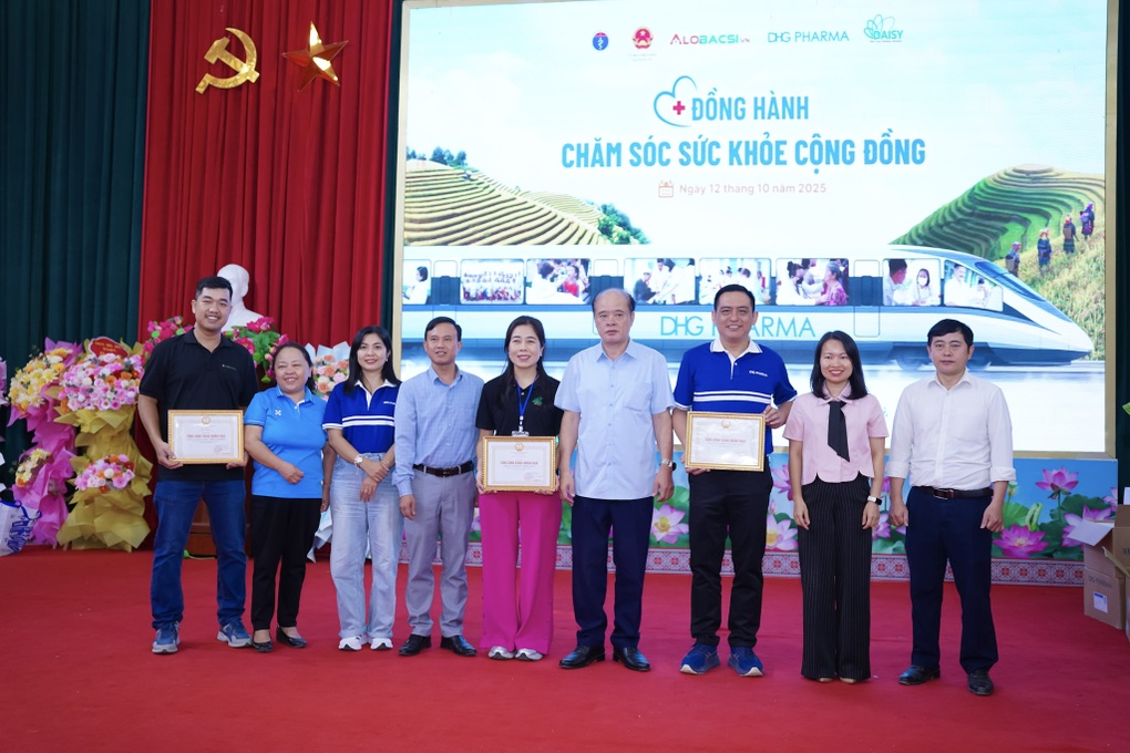 Hành trình DHG Pharma gieo yêu thương, mang nắng ấm đến Lào Cai - 6