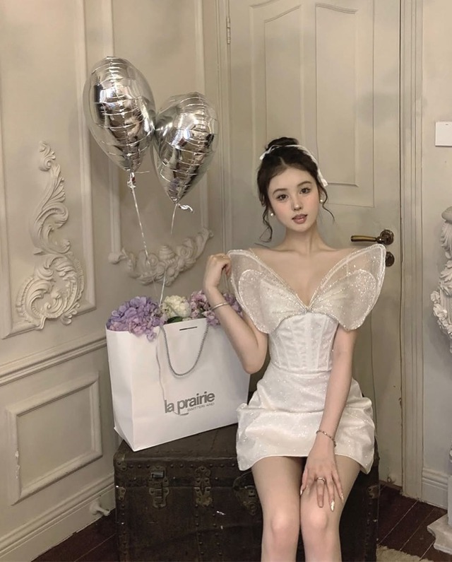 Quyến rũ, nổi bật trong đêm tiệc với trang phục kim sa- Ảnh 7. Quyến rũ, nổi bật trong đêm tiệc với trang phục kim sa- Ảnh 7.