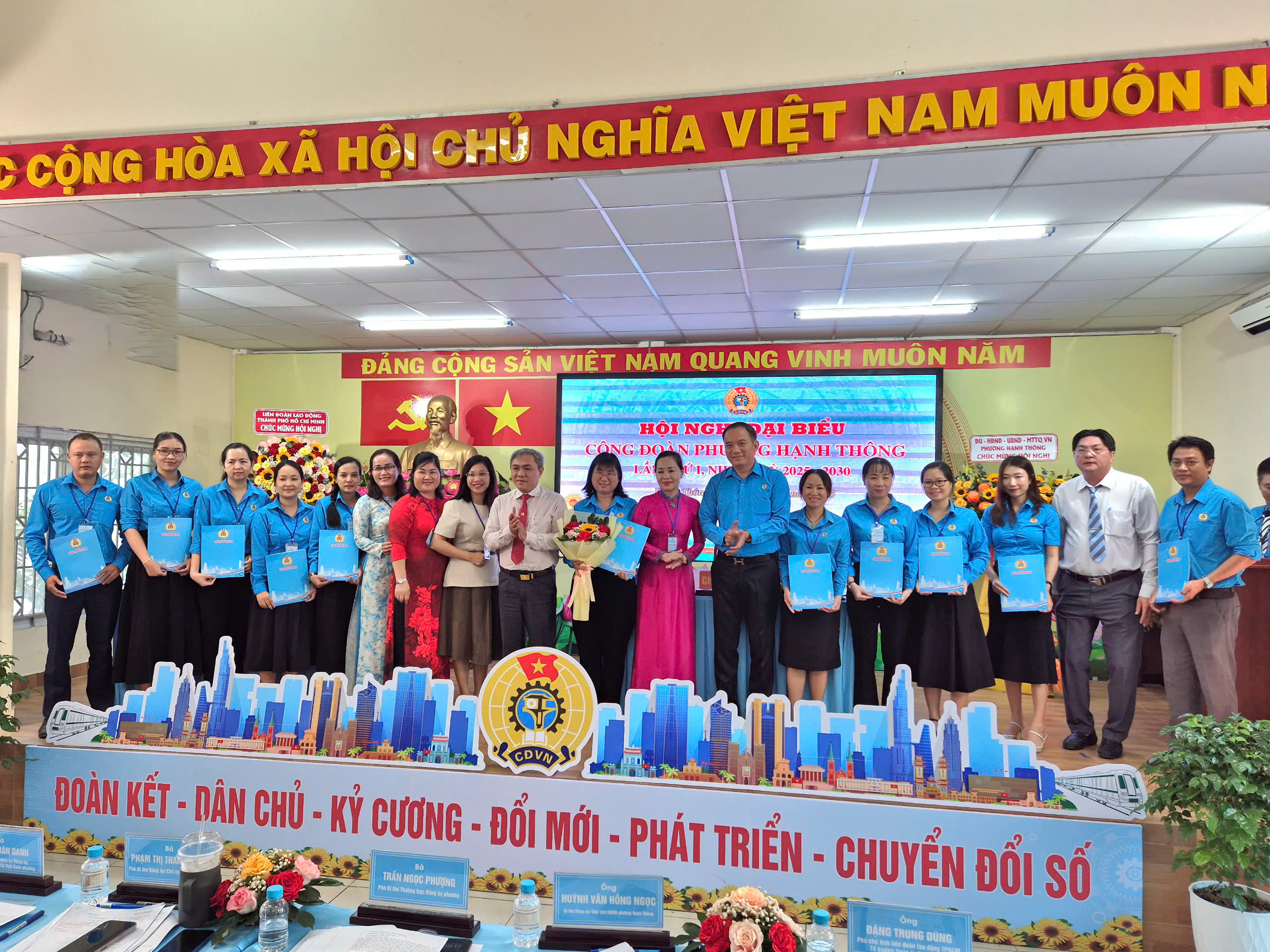 Mỗi đoàn viên Công đoàn phường Hạnh Thông sẽ trở thành một công dân số - Ảnh 4.