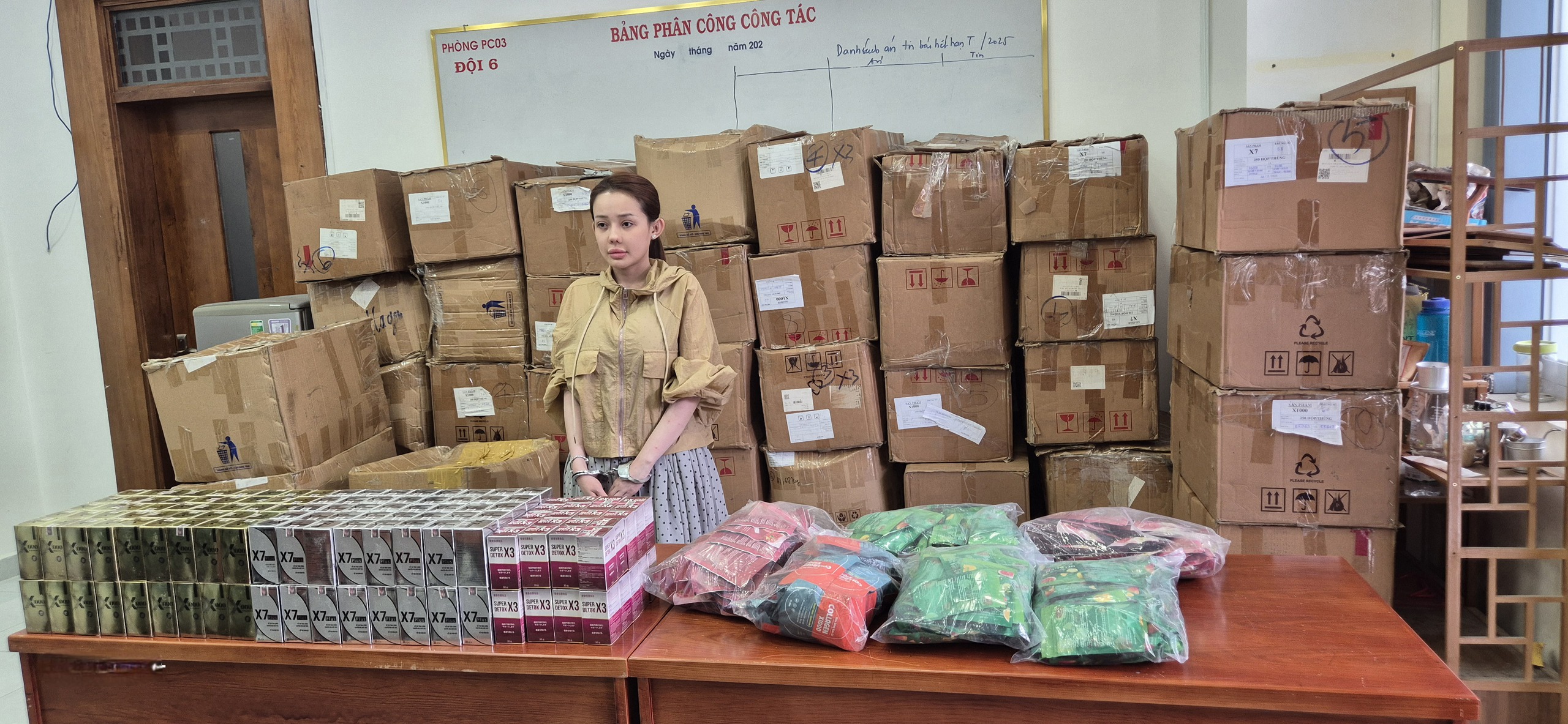 Công an TP HCM bắt Ngân 98 - Ảnh 2.