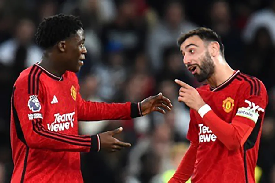 Huyền thoại của MU Bryan Robson tin rằng, cả Bruno Fernandes và Kobbie Mainoo đều có thể ra sân cùng nhau. ẢNH: EPA huyen-thoai-cua-mu.jpg