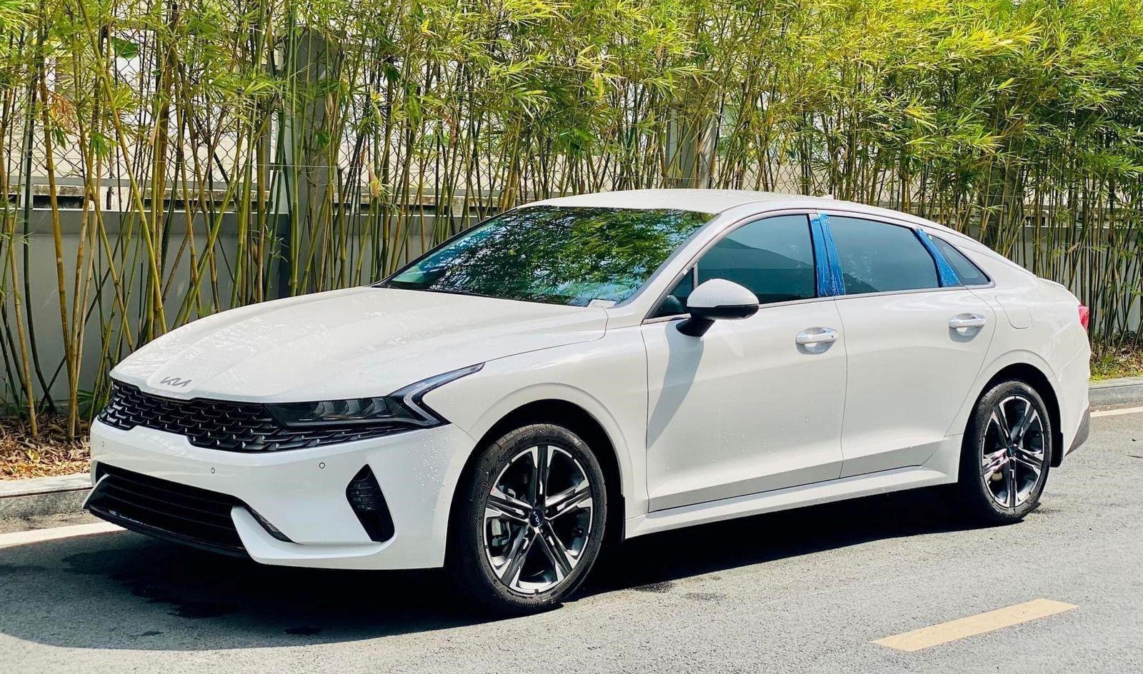 Doanh số Sedan hạng D lại lao dốc, Toyota Camry bán chưa tới 80 xe/tháng - Ảnh 3.