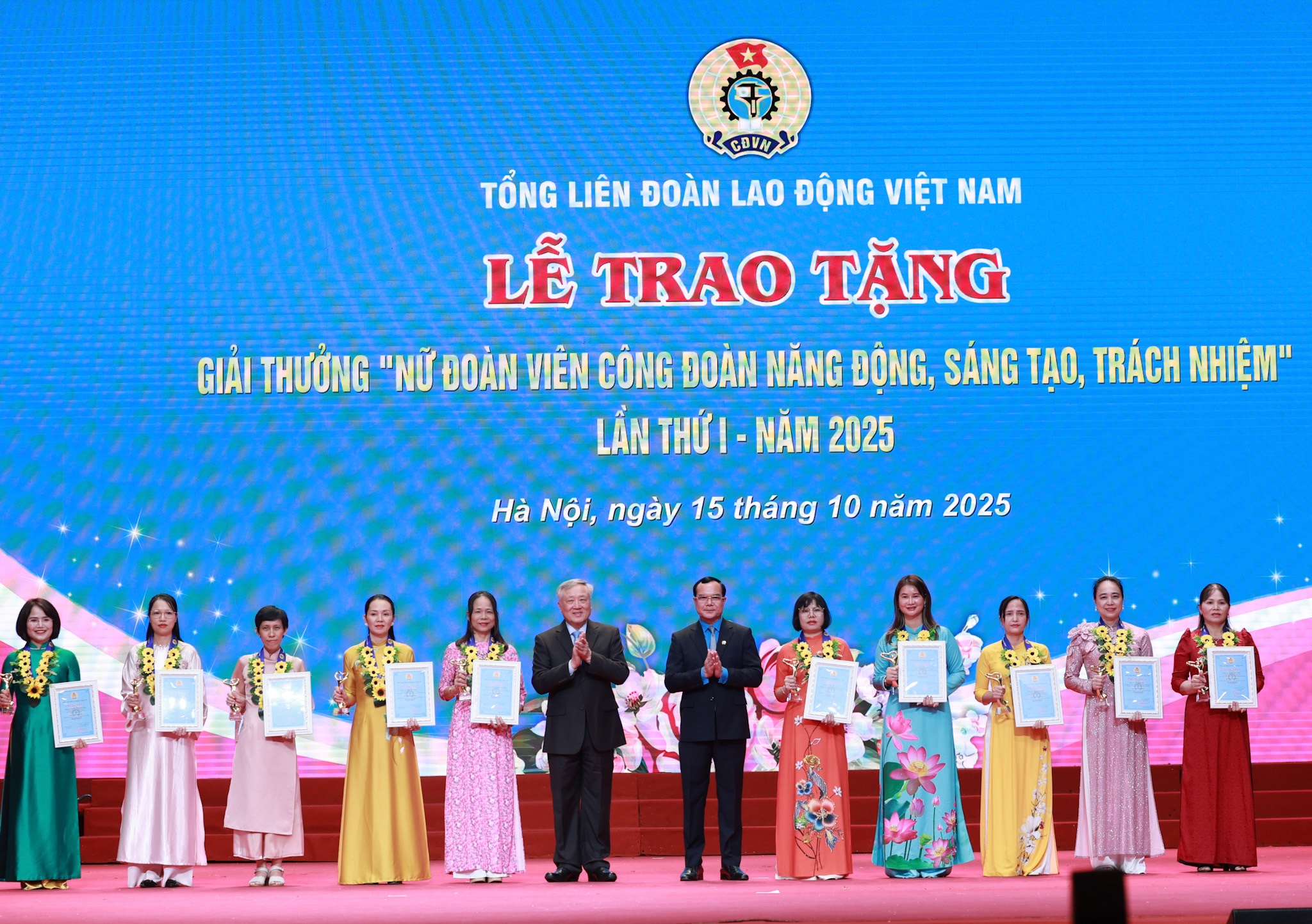 Trao tặng Giải thưởng 