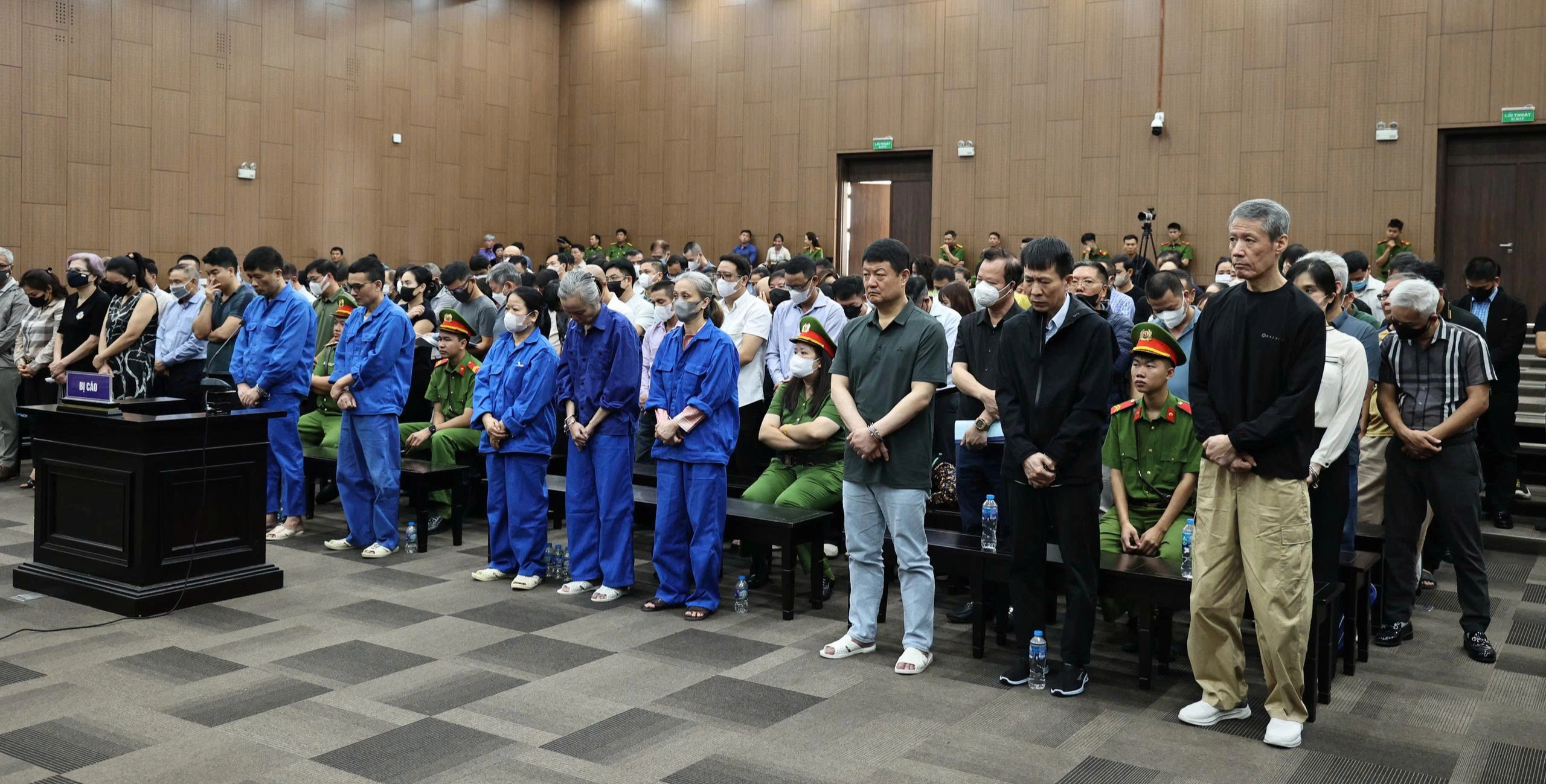 Đến King Club 'chỉ chơi cho vui', người đàn ông thua bạc hơn 34 tỉ đồng- Ảnh 2. Đến King Club 'chỉ chơi cho vui', người đàn ông thua bạc hơn 34 tỉ đồng- Ảnh 2.