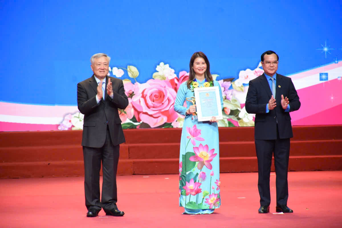 Trao tặng Giải thưởng 