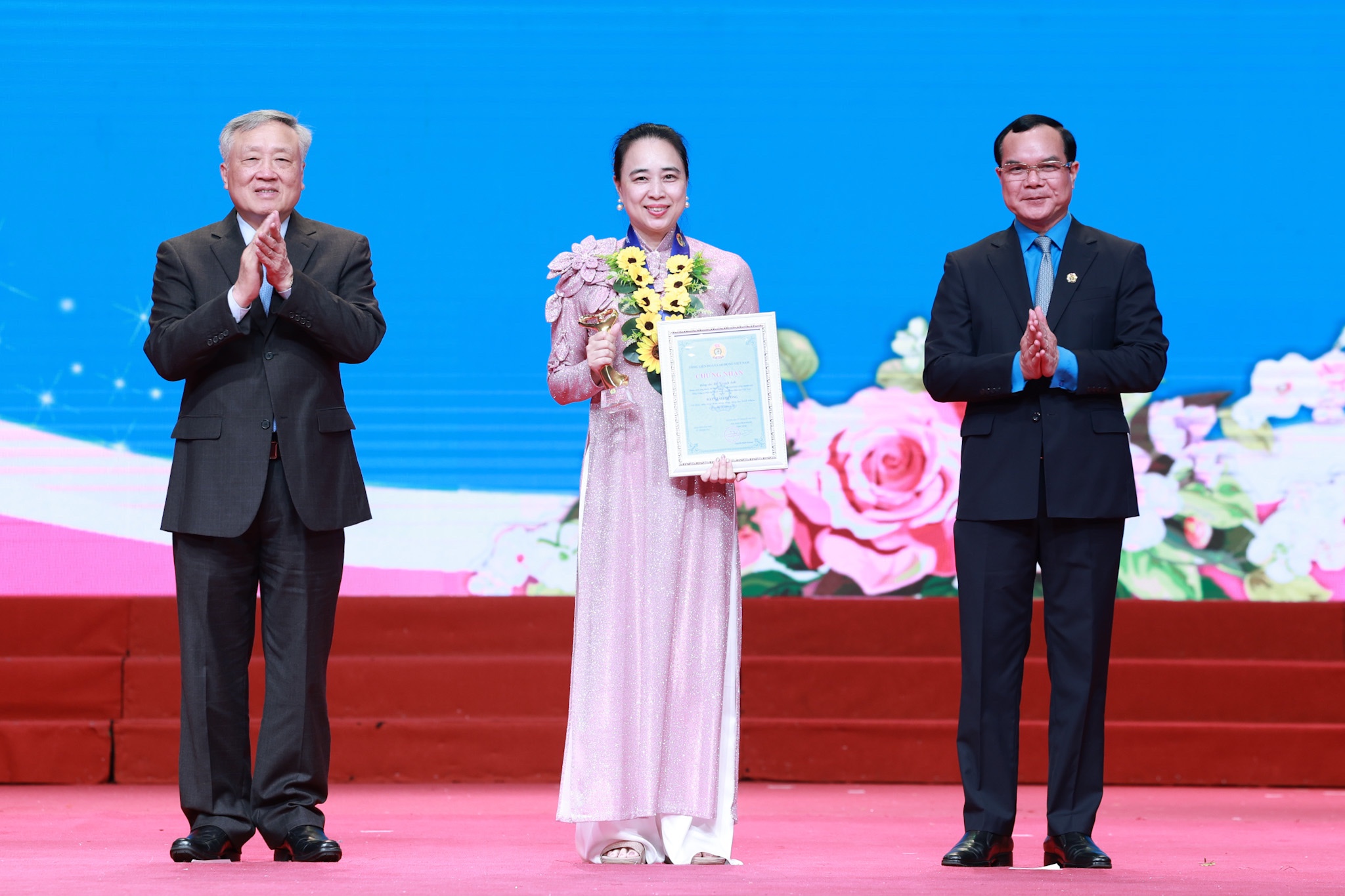 Trao tặng Giải thưởng 