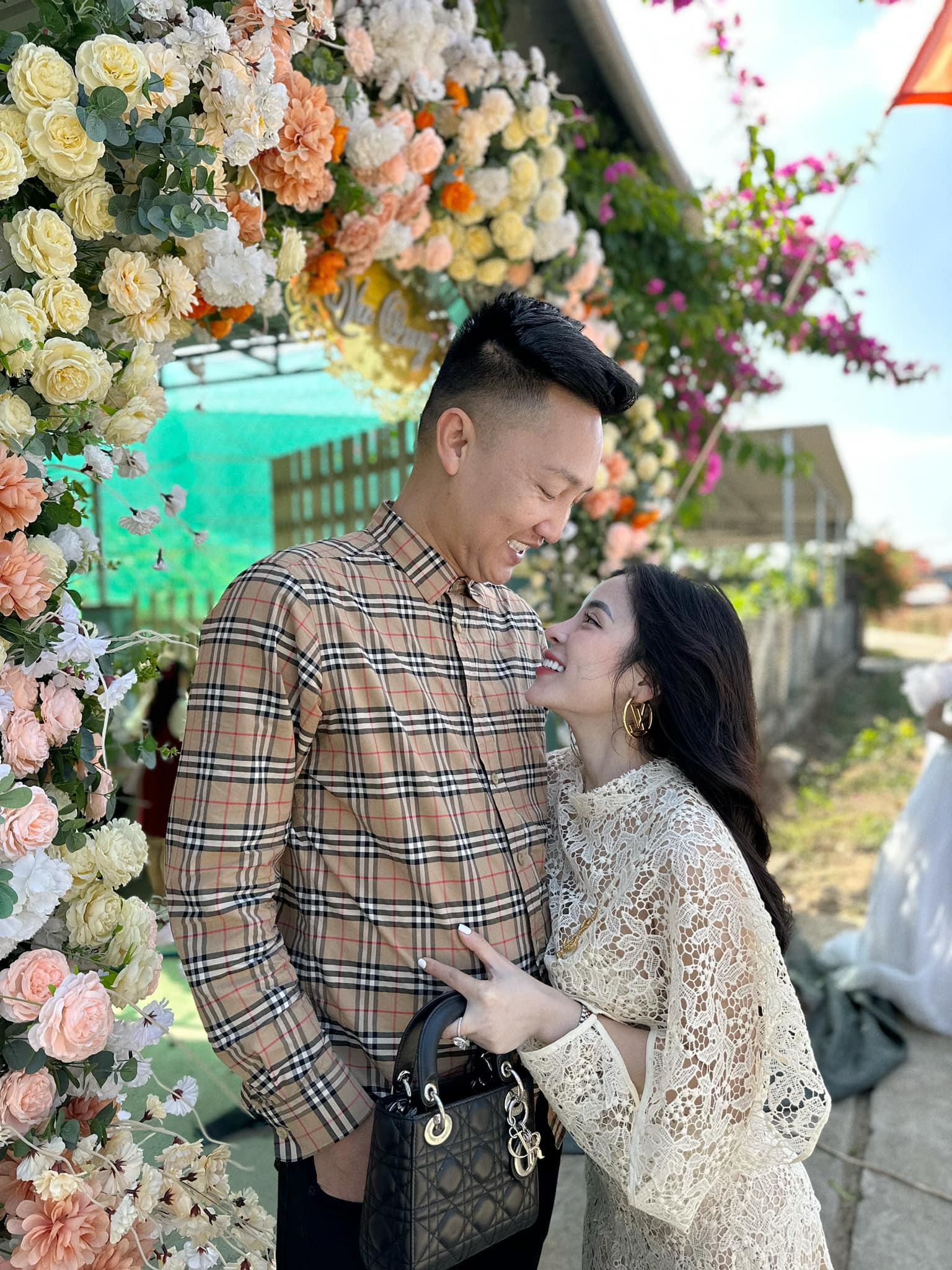 Vợ Huấn Hoa Hồng là ai?- Ảnh 3. Vợ Huấn Hoa Hồng là ai?- Ảnh 3.