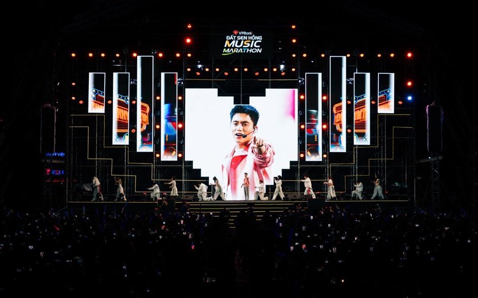 ISAAC, MONO bùng nổ tại đêm nhạc Prime Night - VPBank Đất Sen Hồng Music Marathon 2025- Ảnh 6. ISAAC, MONO bùng nổ tại đêm nhạc Prime Night - VPBank Đất Sen Hồng Music Marathon 2025- Ảnh 6.