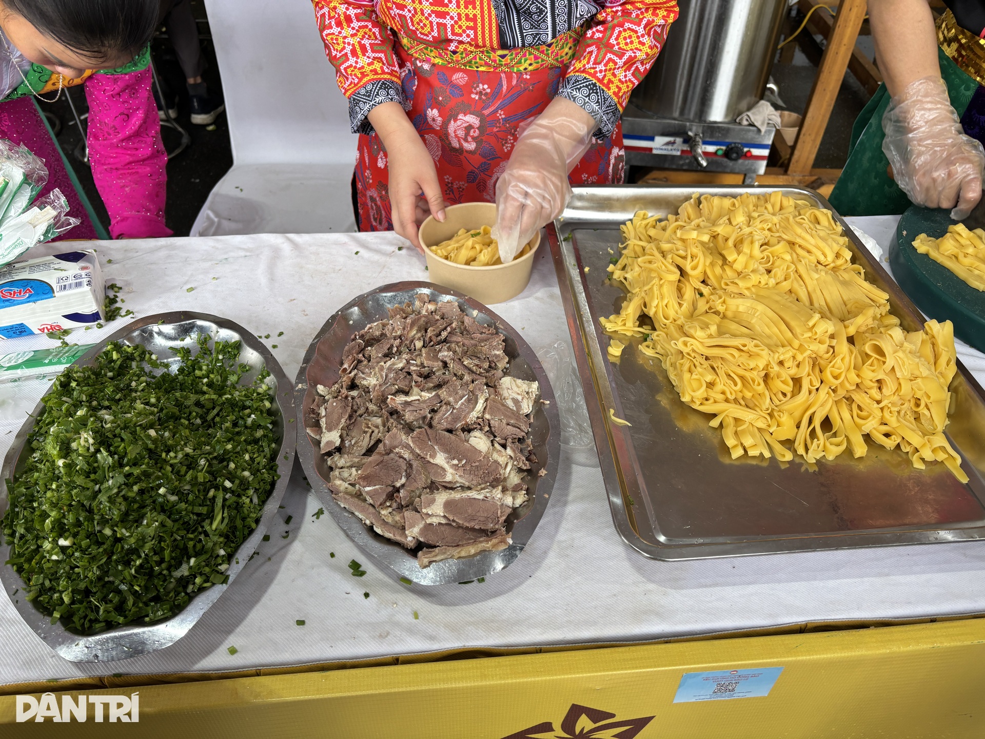 Cầm 200.000 đồng ăn đủ món ngon 3 miền tại Hội chợ Mùa Thu ở Hà Nội - 2