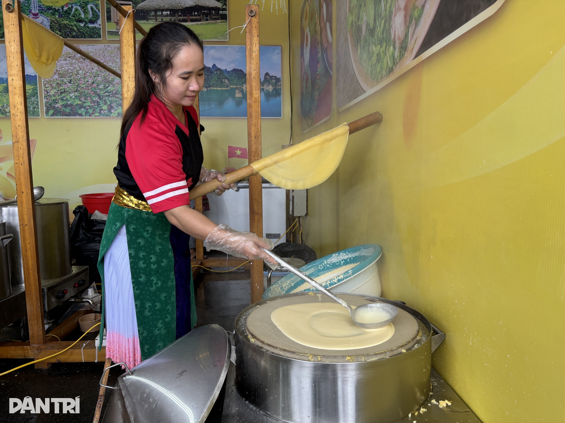 Cầm 200.000 đồng ăn đủ món ngon 3 miền tại Hội chợ Mùa Thu ở Hà Nội - 3