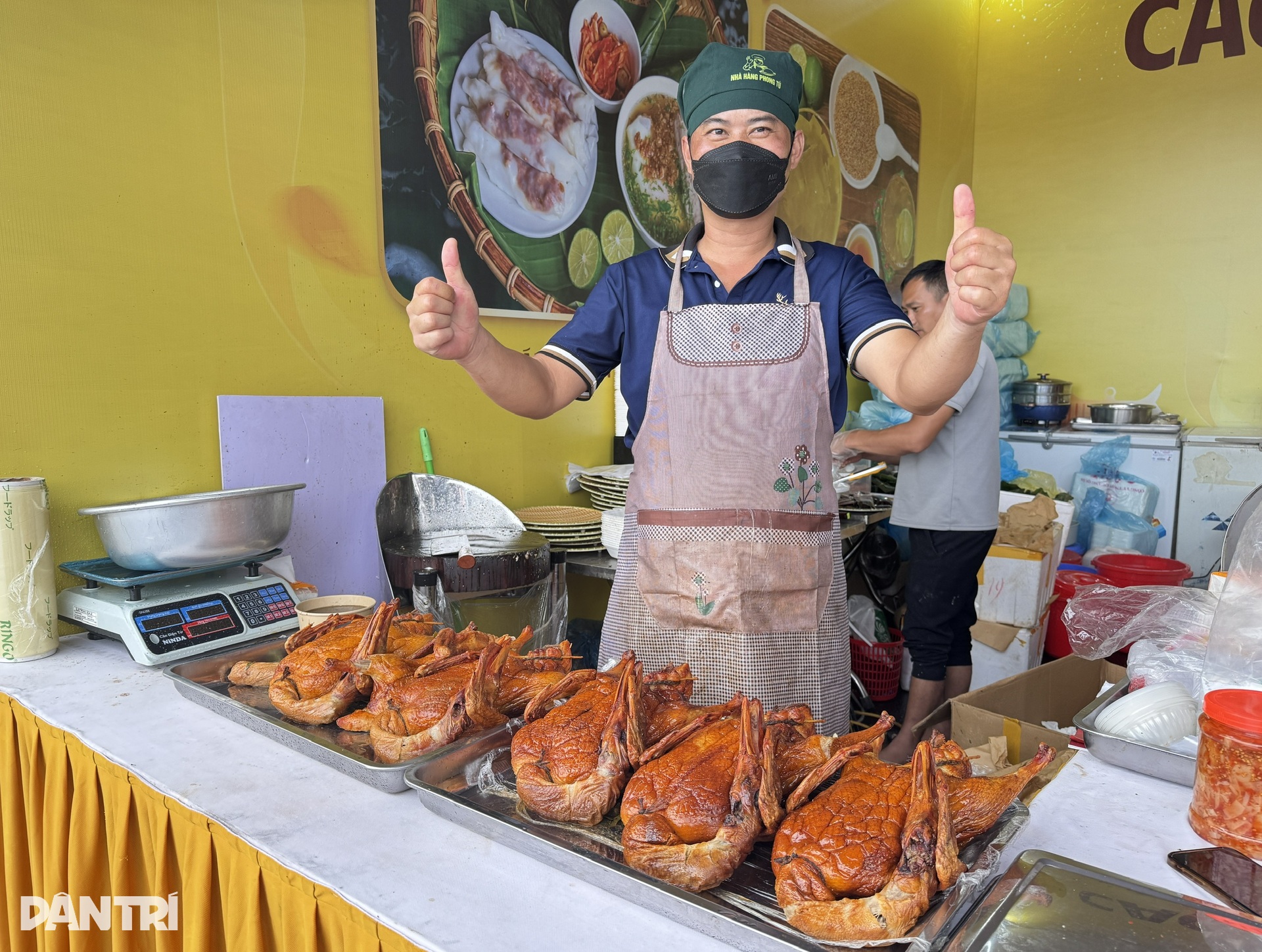 Cầm 200.000 đồng ăn đủ món ngon 3 miền tại Hội chợ Mùa Thu ở Hà Nội - 4