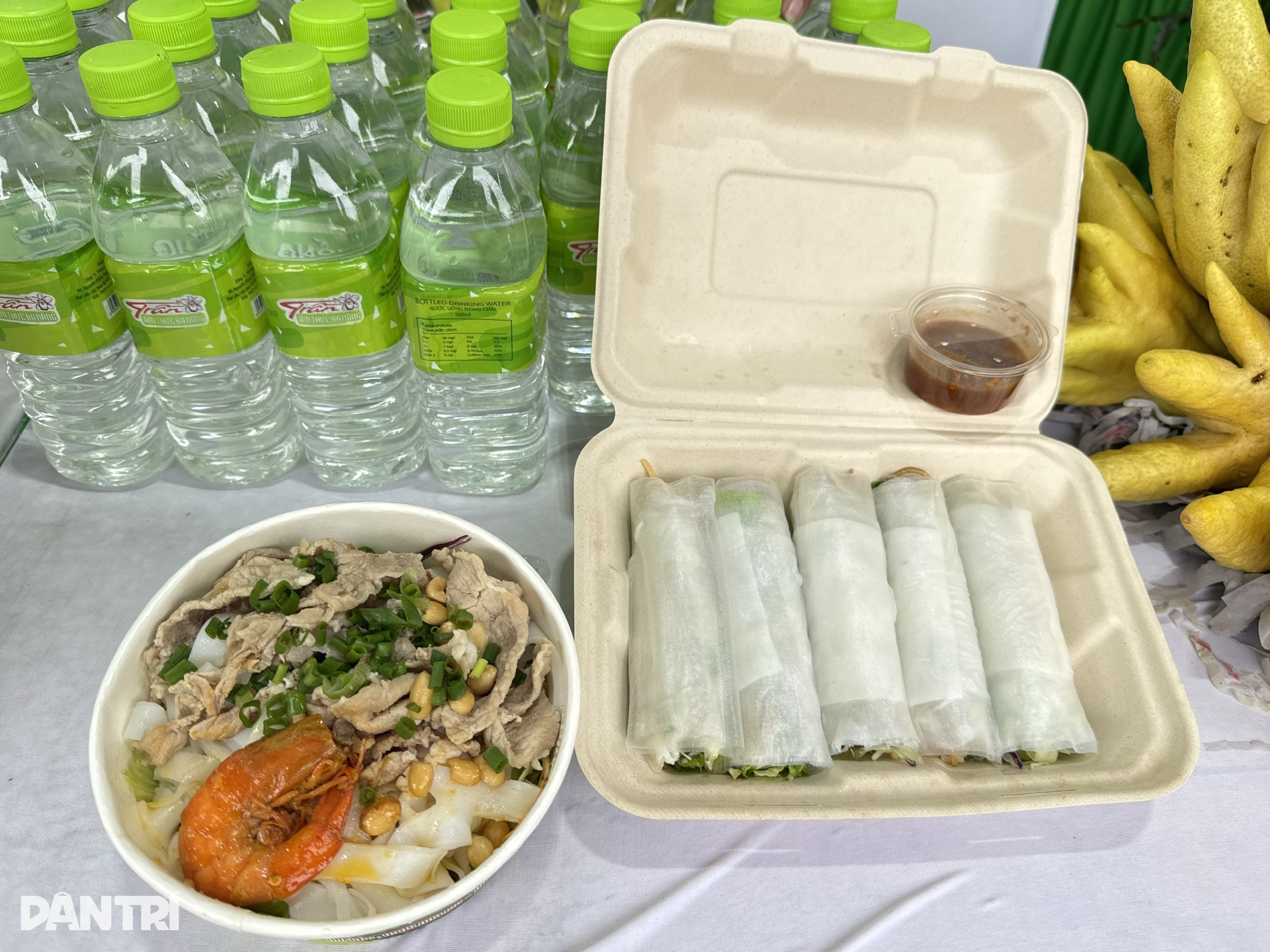 Cầm 200.000 đồng ăn đủ món ngon 3 miền tại Hội chợ Mùa Thu ở Hà Nội - 6