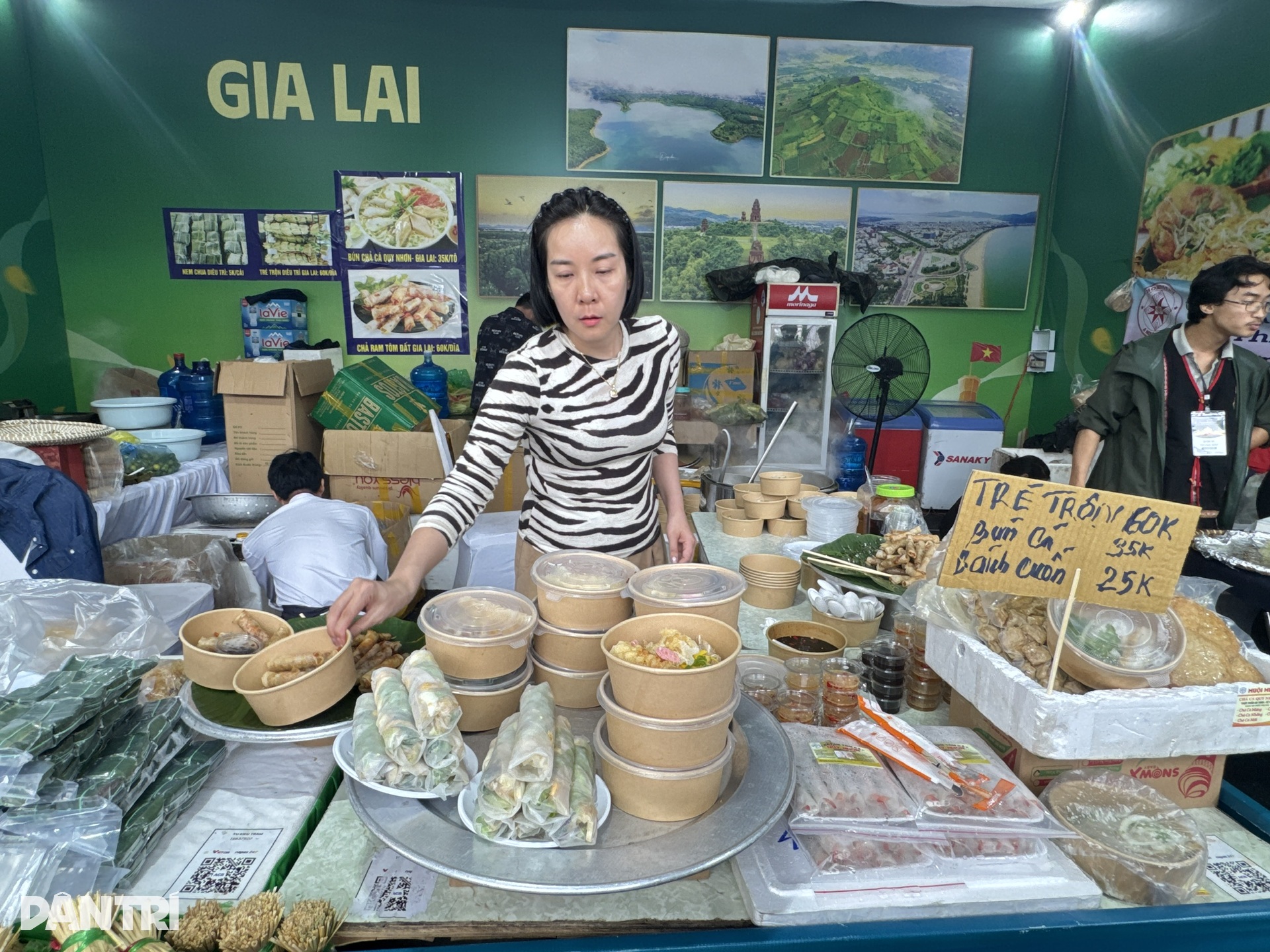 Cầm 200.000 đồng ăn đủ món ngon 3 miền tại Hội chợ Mùa Thu ở Hà Nội - 8