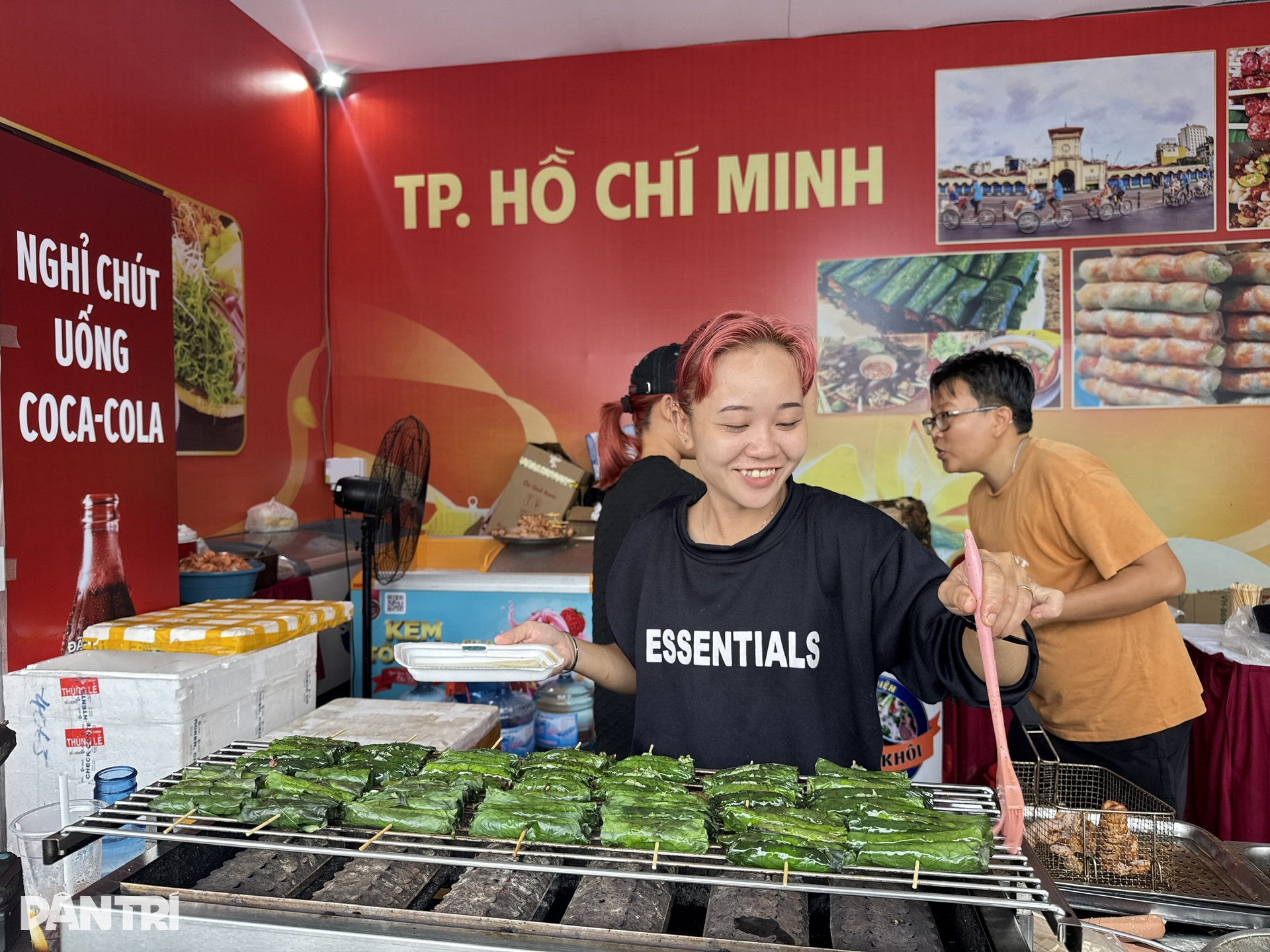 Cầm 200.000 đồng ăn đủ món ngon 3 miền tại Hội chợ Mùa Thu ở Hà Nội - 9