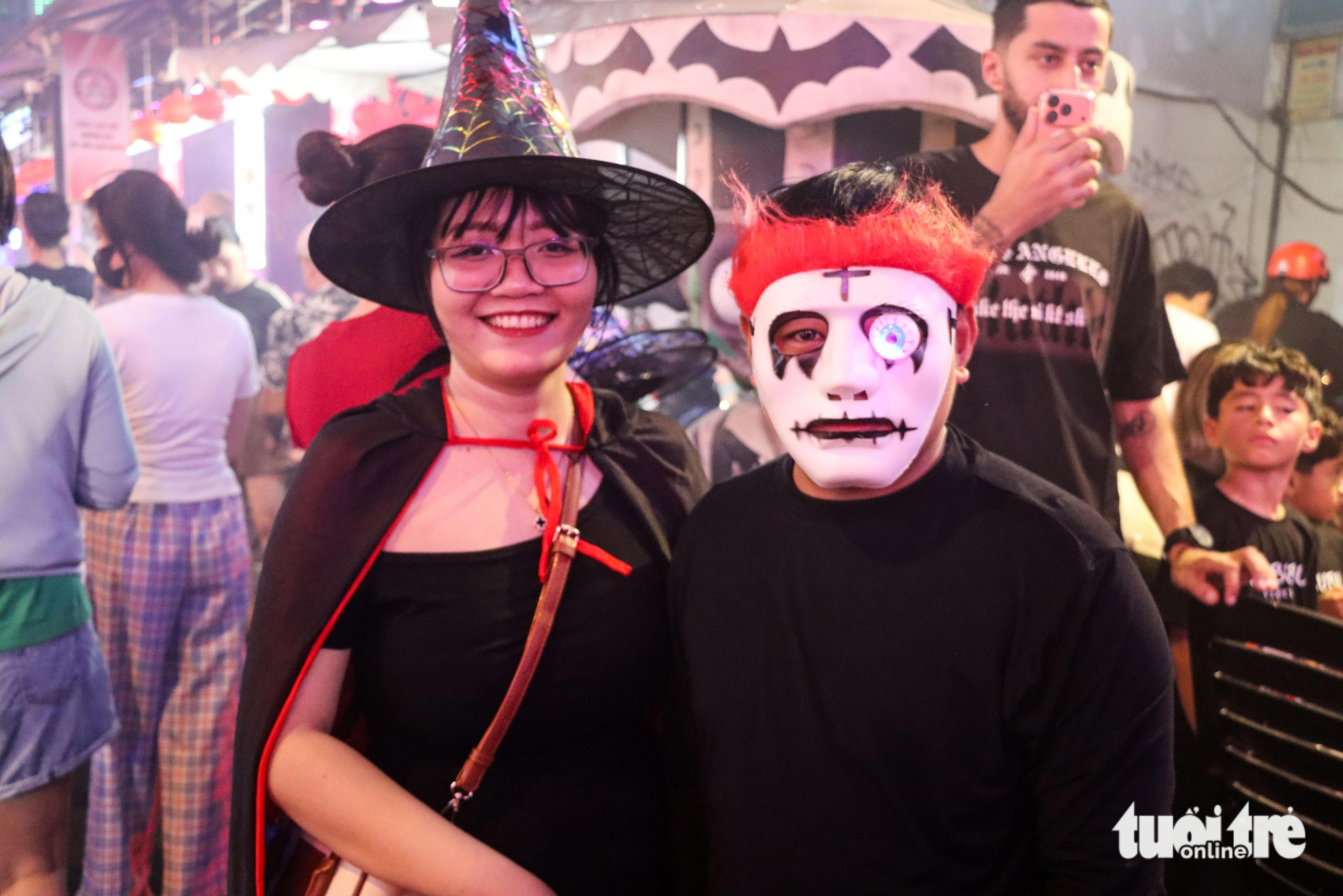 Giới trẻ đổ về Bùi Viện hóa trang cực cháy đêm Halloween 2 halloween - Ảnh 8.