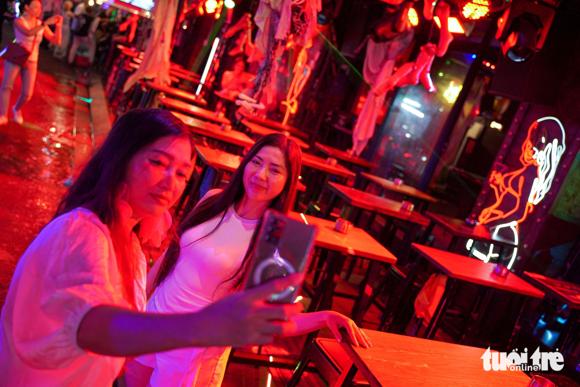 Giới trẻ đổ về Bùi Viện hóa trang cực cháy đêm Halloween 5 halloween - Ảnh 11.