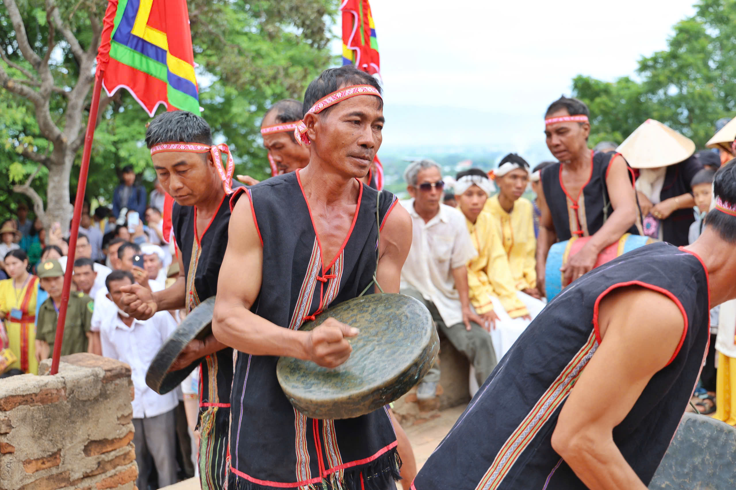 Hình ảnh đặc sắc vui đón lễ hội Katê từ hàng nghìn người dân, du khách - Ảnh 8. Hình ảnh đặc sắc vui đón lễ hội Katê từ hàng nghìn người dân, du khách - Ảnh 8.