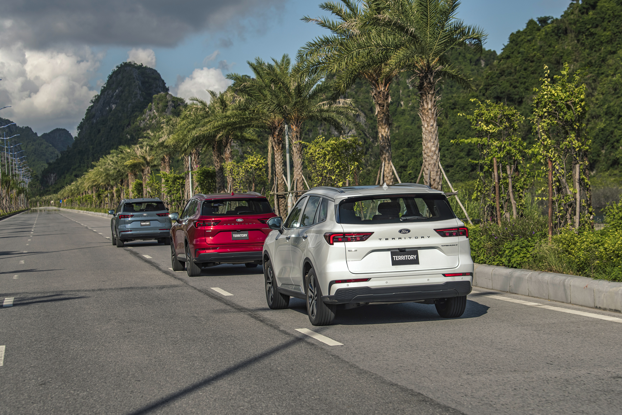 Lái thử 300 km từ đường trường đến sa hình: Ford Territory đã nâng cấp những gì? - Ảnh 2.