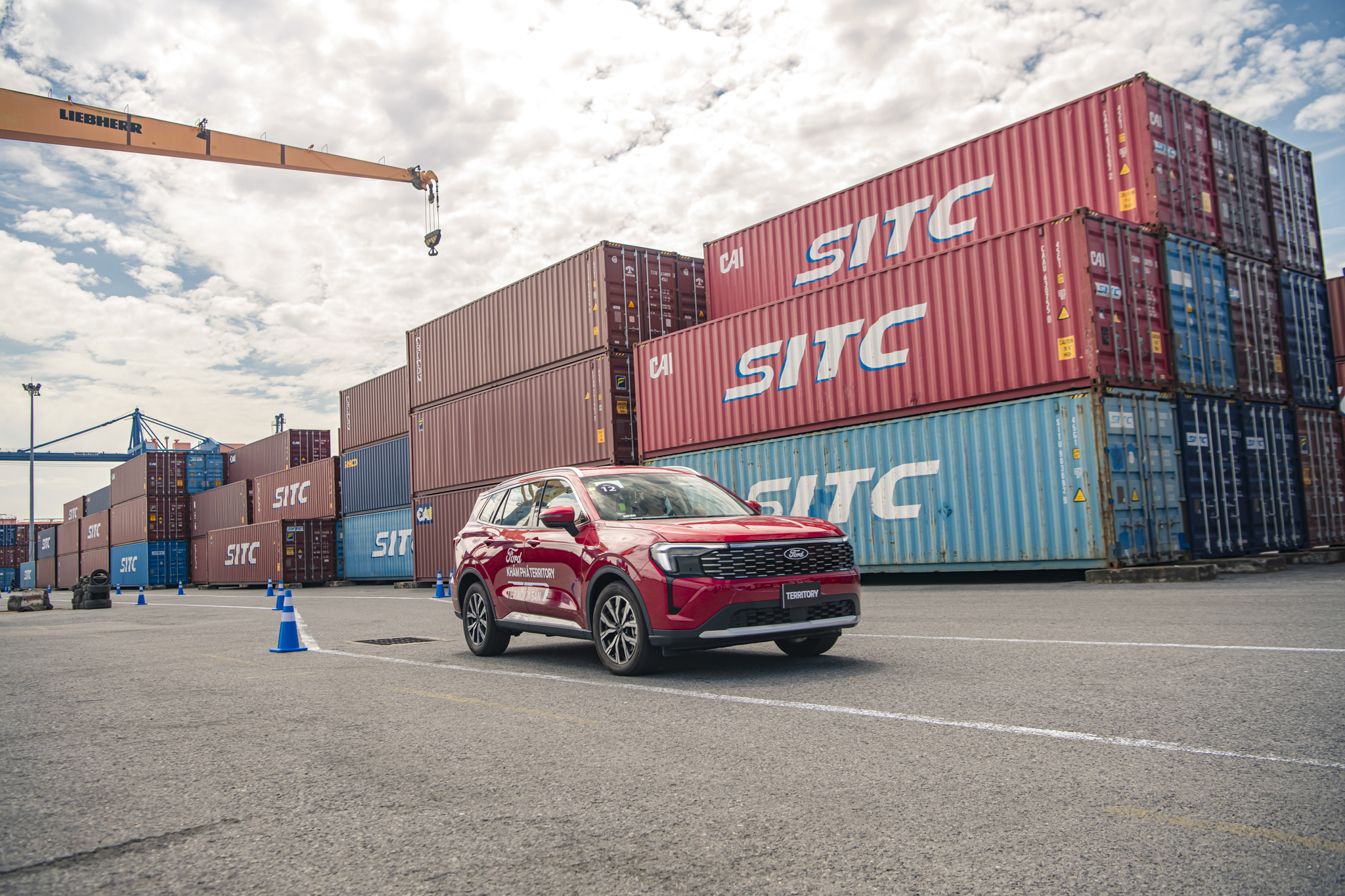 Lái thử 300 km từ đường trường đến sa hình: Ford Territory đã nâng cấp những gì? - Ảnh 10.