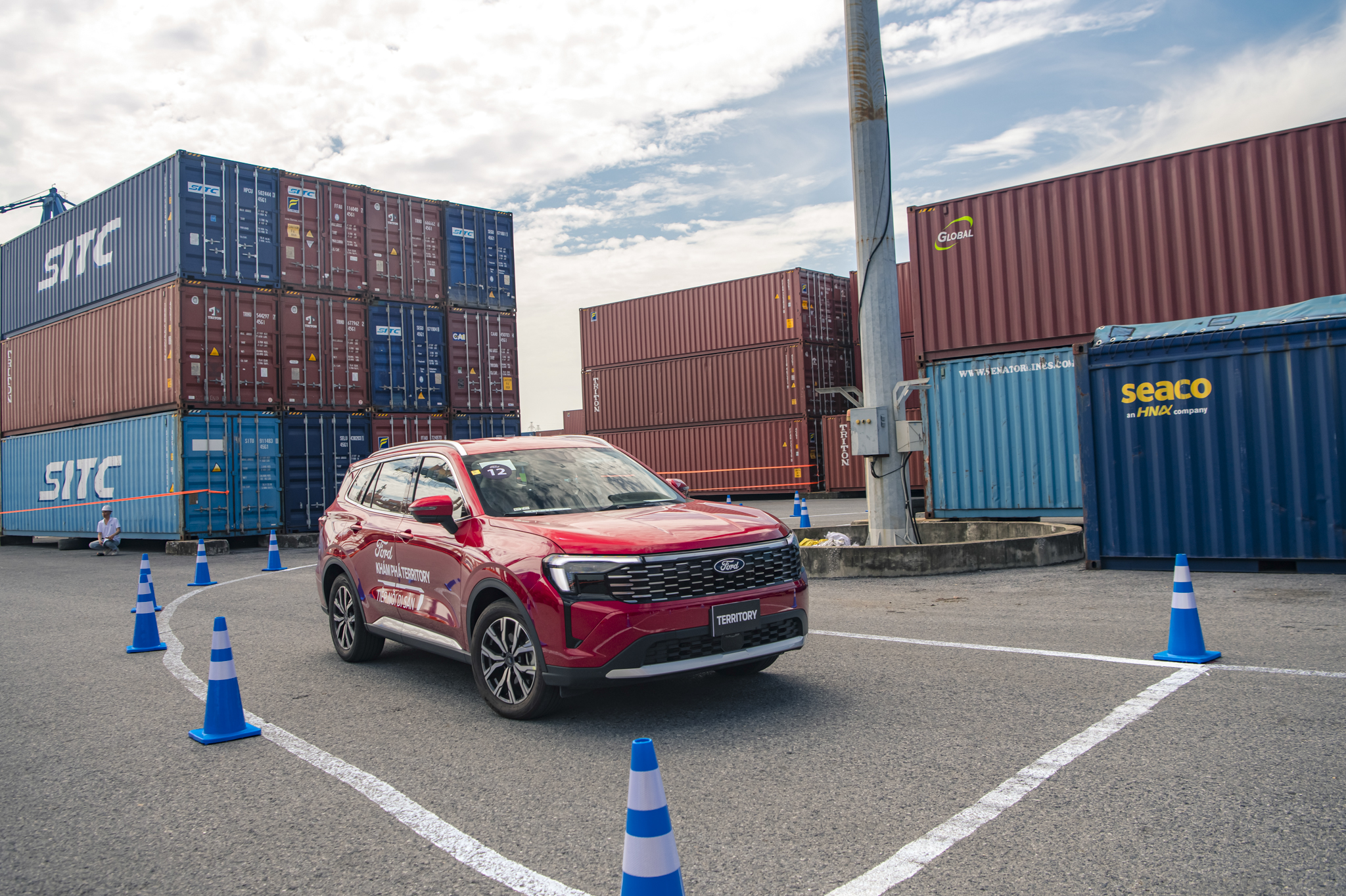 Lái thử 300 km từ đường trường đến sa hình: Ford Territory đã nâng cấp những gì? - Ảnh 11.