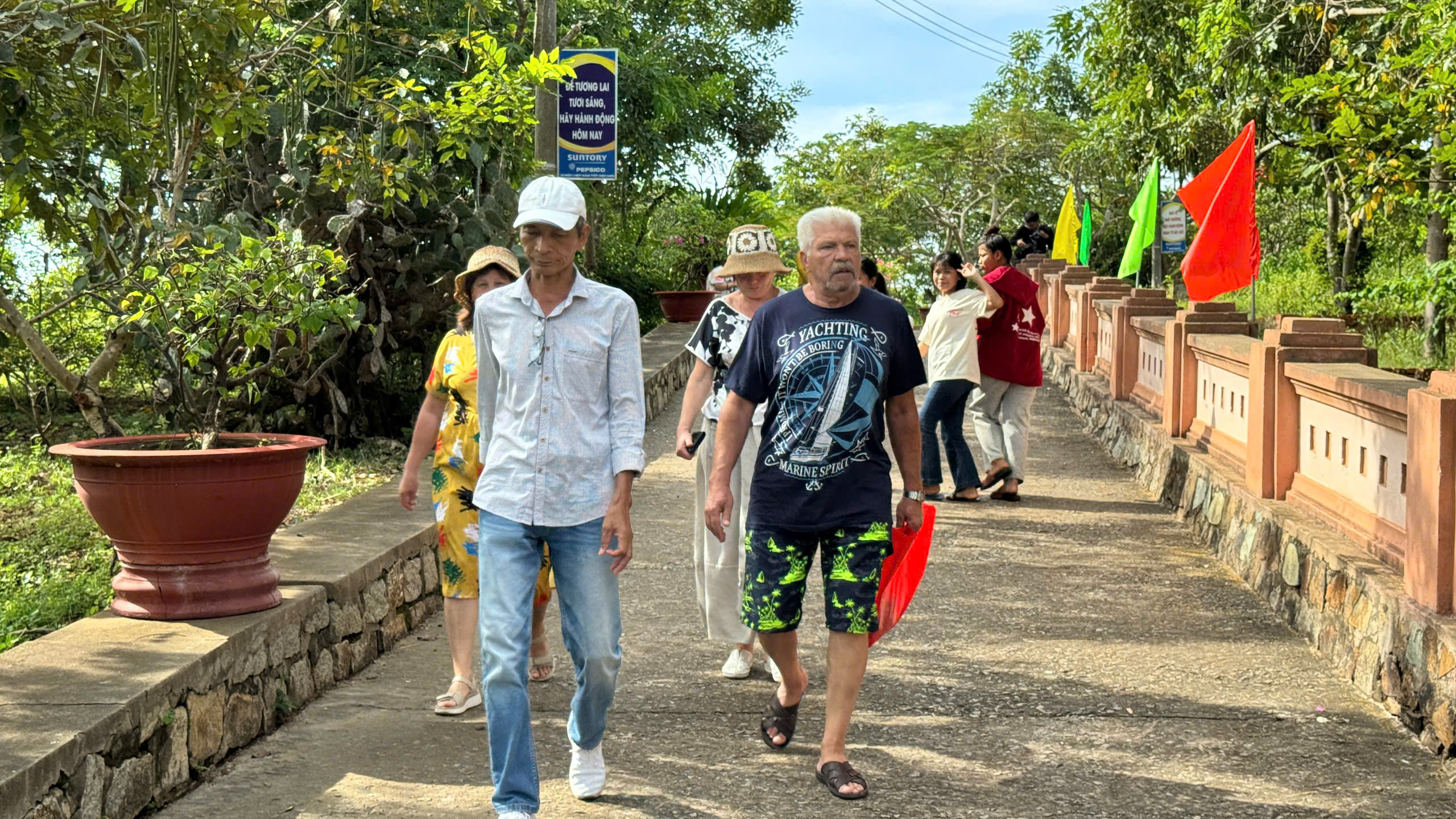 Lễ hội Katê rực rỡ dưới chân tháp PôSahInư: Hồn văn hóa xưa hồi sinh- Ảnh 7. Lễ hội Katê rực rỡ dưới chân tháp PôSahInư: Hồn văn hóa xưa hồi sinh- Ảnh 7.