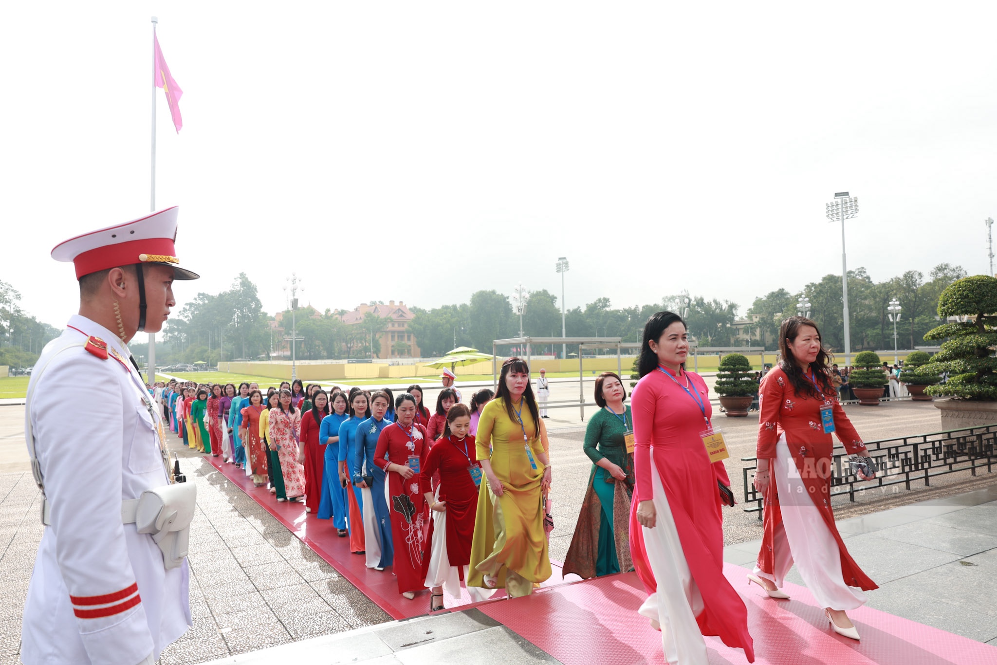 90 nữ đoàn viên công đoàn tiêu biểu báo công dâng Bác - Ảnh 4.