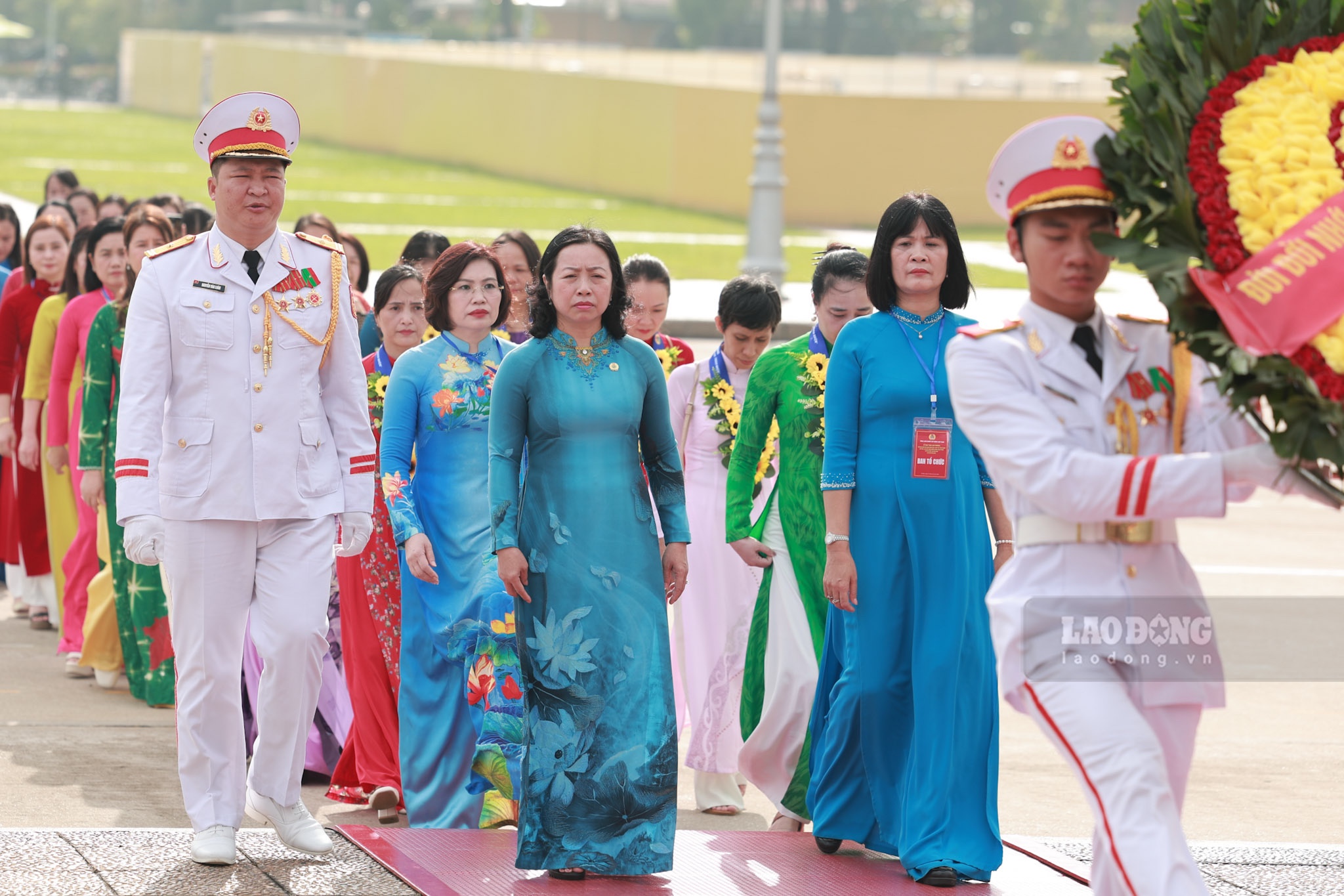 90 nữ đoàn viên công đoàn tiêu biểu báo công dâng Bác - Ảnh 3.