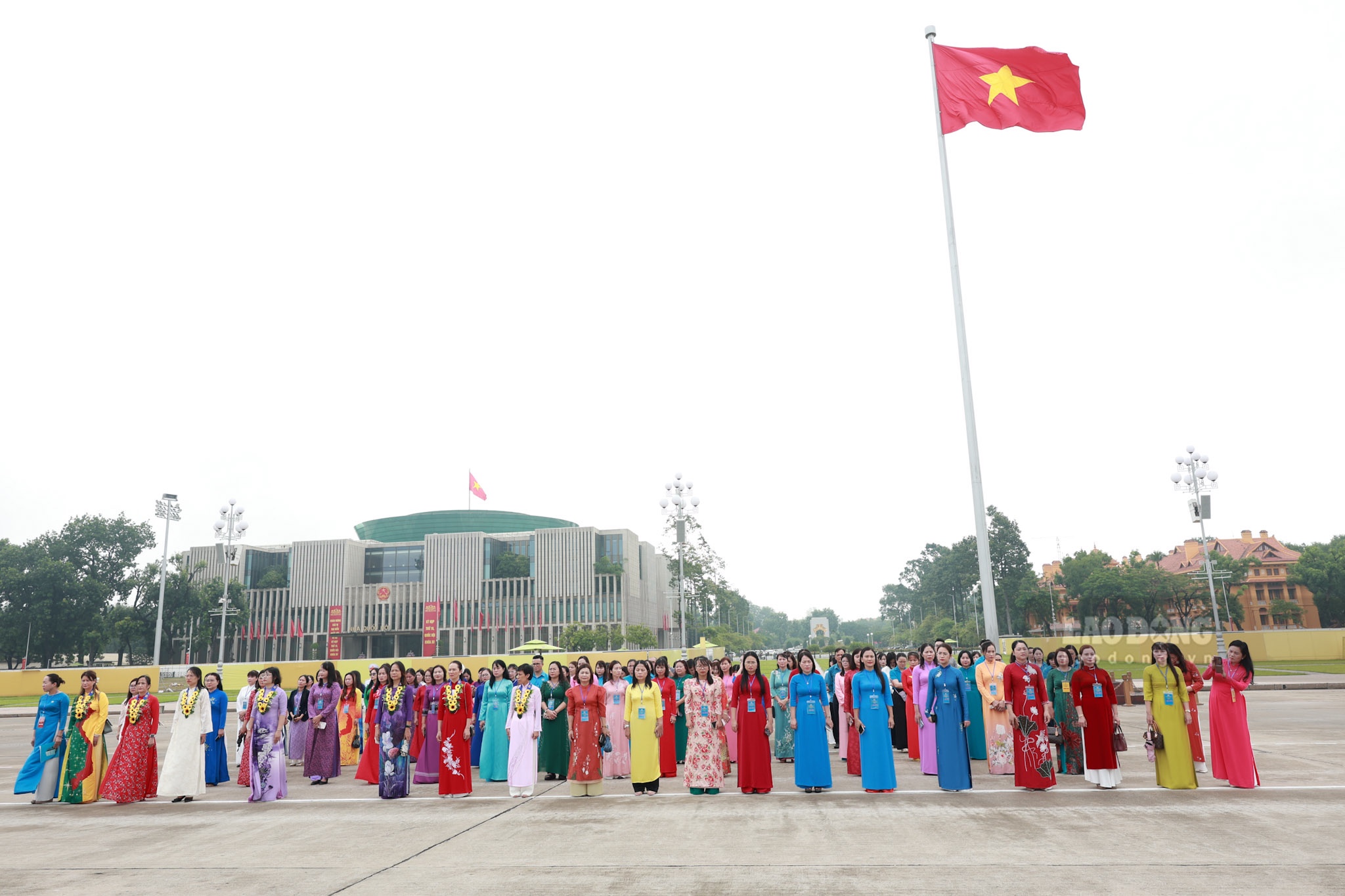 90 nữ đoàn viên công đoàn tiêu biểu báo công dâng Bác - Ảnh 5.