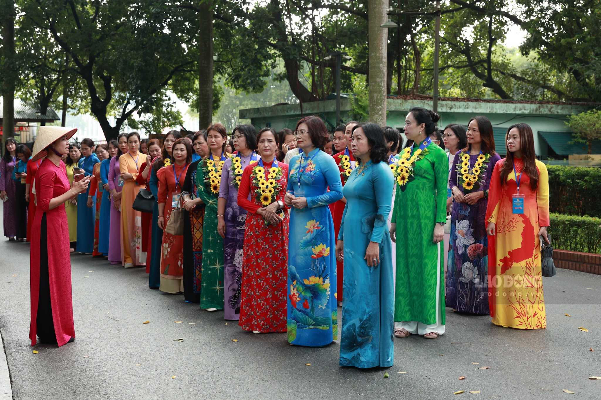 90 nữ đoàn viên công đoàn tiêu biểu báo công dâng Bác - Ảnh 6.