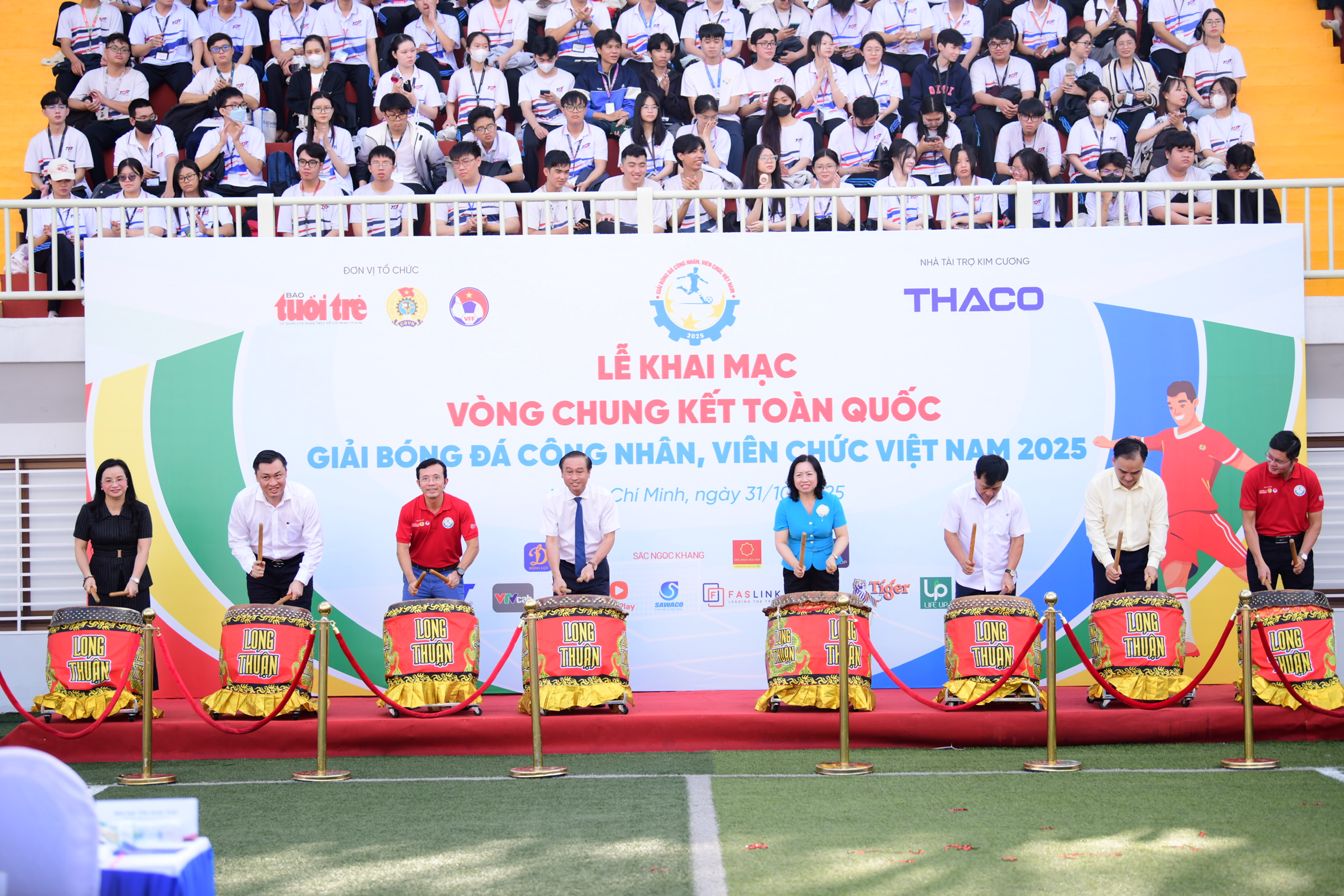 bóng đá công nhân - Ảnh 3.