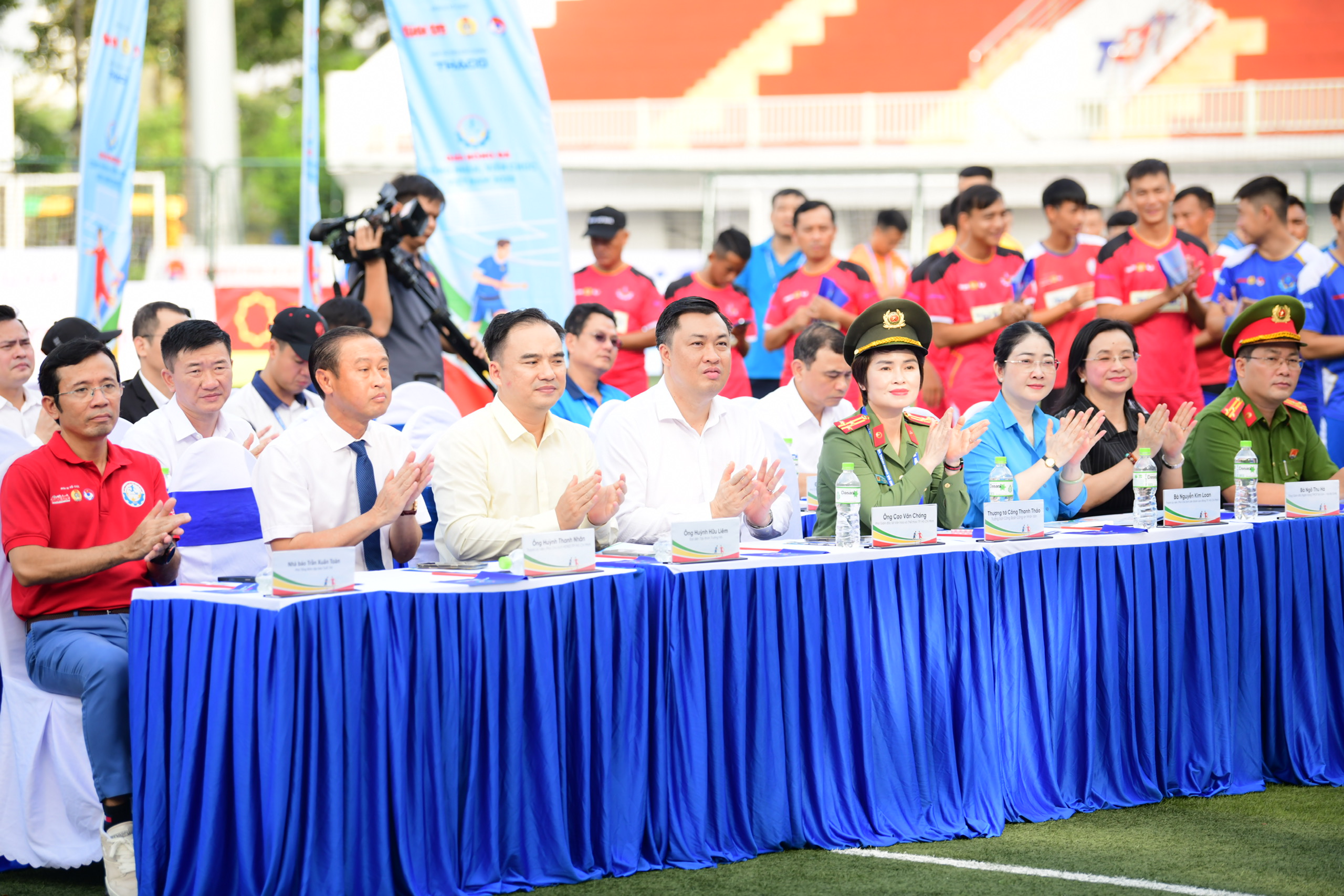 bóng đá công nhân - Ảnh 7.