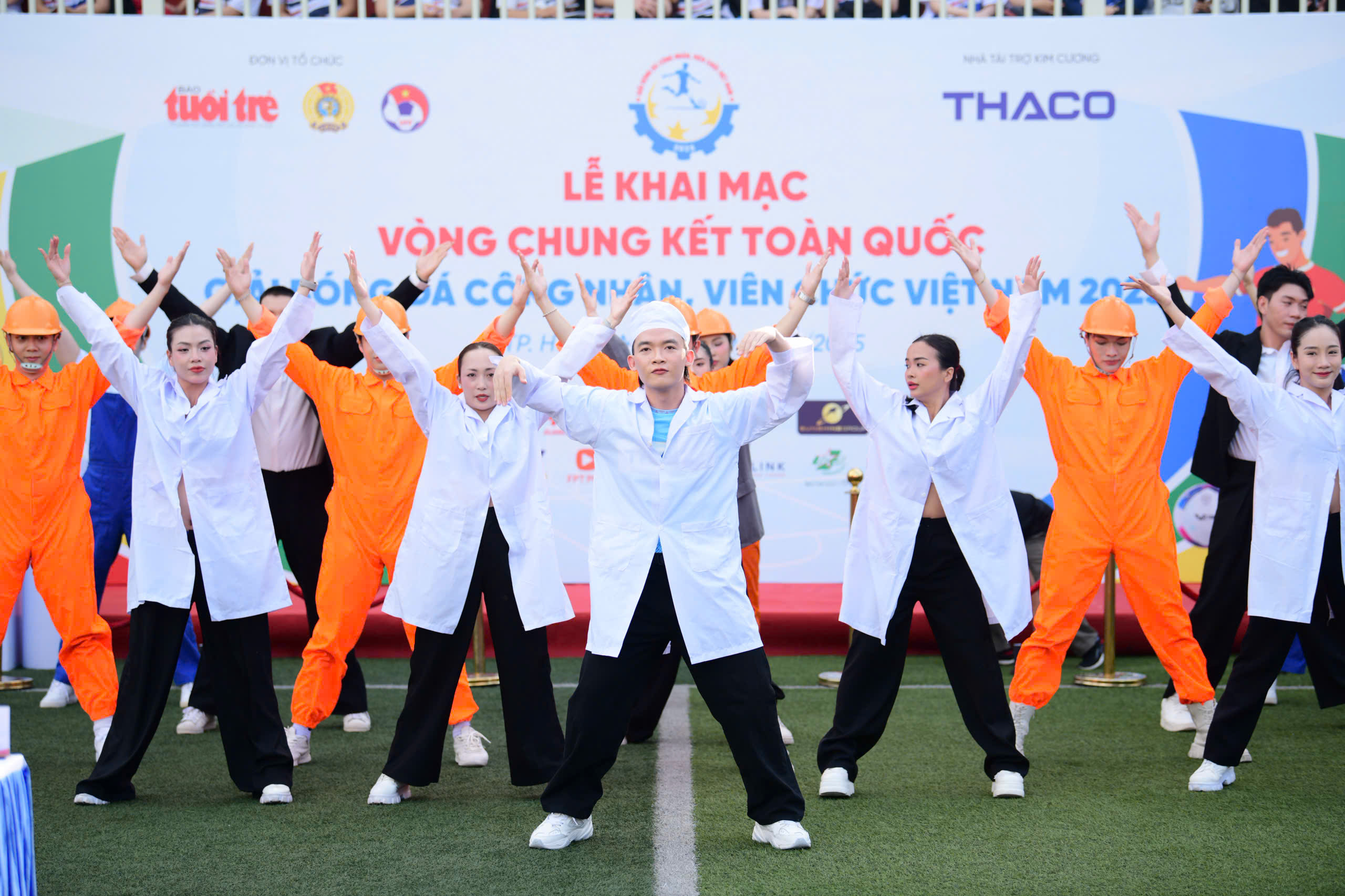 bóng đá công nhân - Ảnh 11.