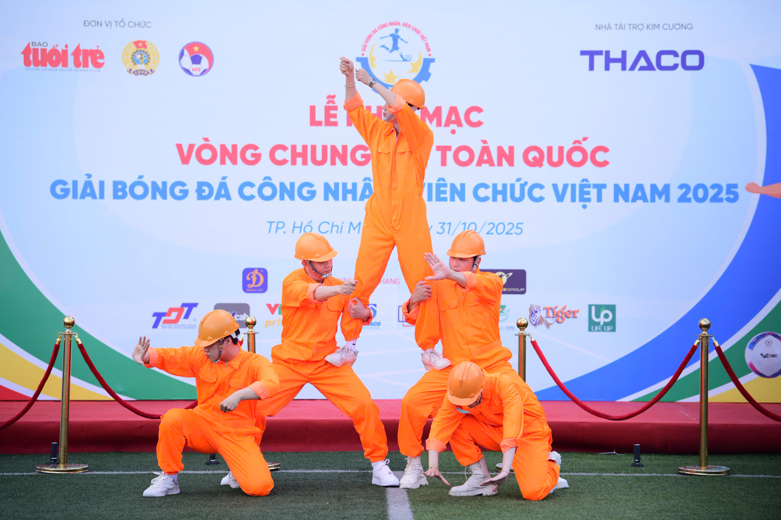 bóng đá công nhân - Ảnh 13.