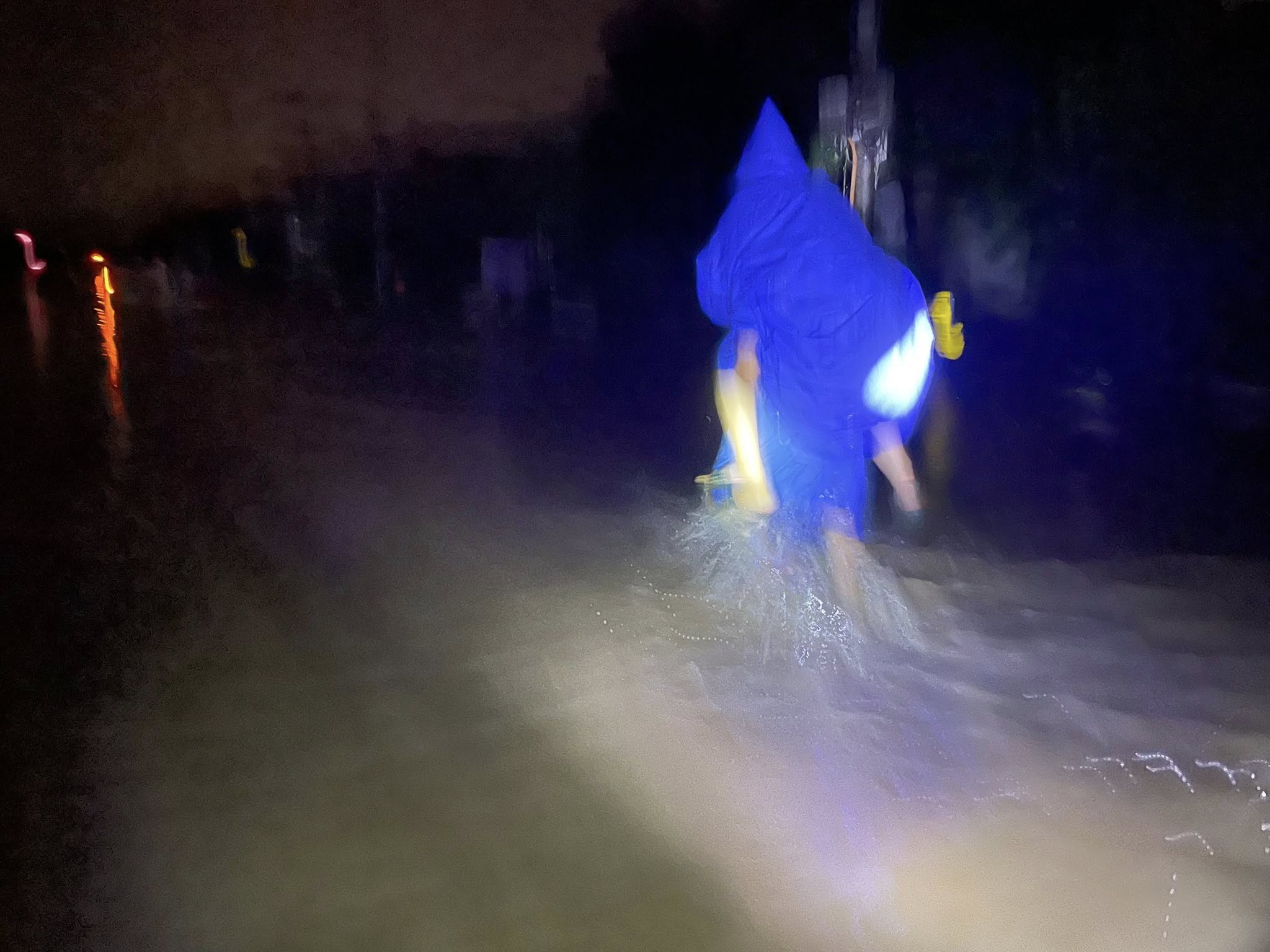 Lũ Đà Nẵng vượt bđ 3: Thiệt hại nặng nề và mất điện diện rộng - Ảnh 2.