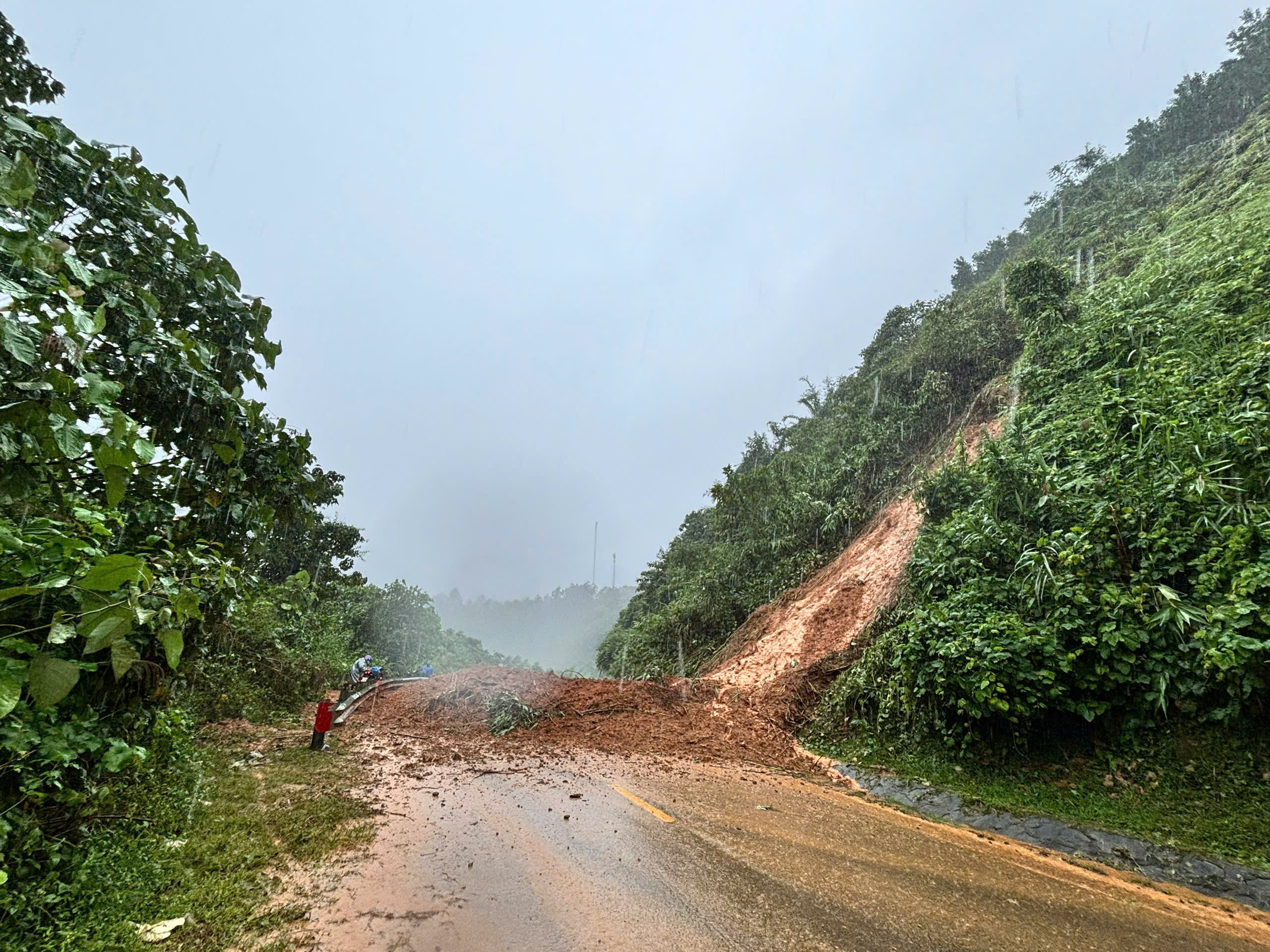Lũ Đà Nẵng vượt bđ 3: Thiệt hại nặng nề và mất điện diện rộng - Ảnh 7.
