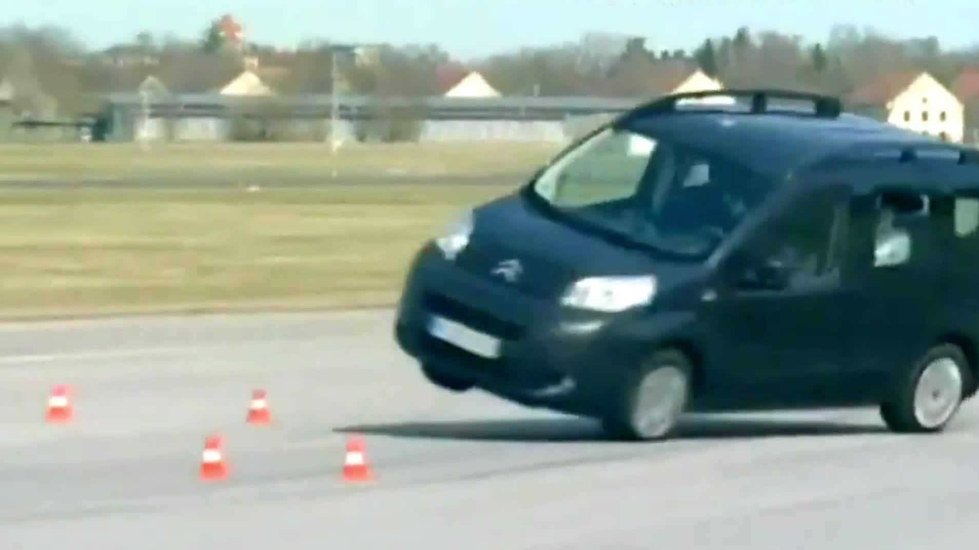 Các lý do xe đô thị gầm cao không phù hợp chạy nhanh ở đèo dốc