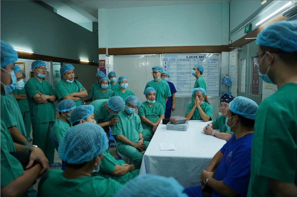 Trái tim đập lại giữa ca ghép chưa được chuẩn bị tại bệnh viện ở TPHCM - 2 Trái tim đập lại giữa ca ghép chưa được chuẩn bị tại bệnh viện ở TPHCM - 2