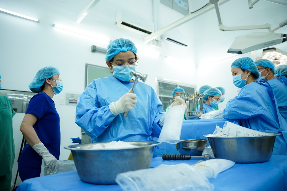 Trái tim đập lại giữa ca ghép chưa được chuẩn bị tại bệnh viện ở TPHCM - 4 Trái tim đập lại giữa ca ghép chưa được chuẩn bị tại bệnh viện ở TPHCM - 4