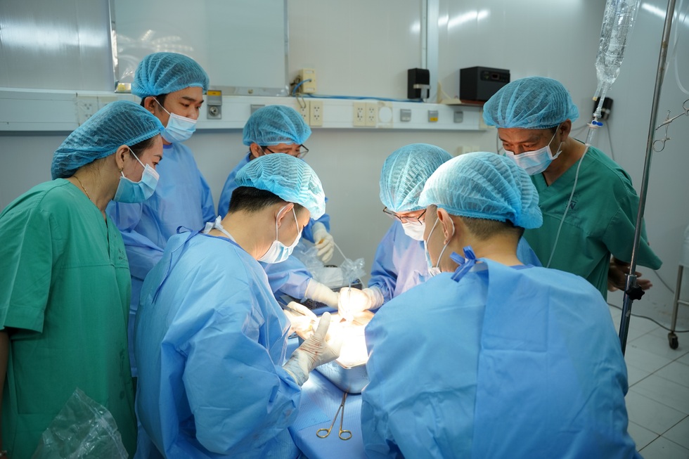 Trái tim đập lại giữa ca ghép chưa được chuẩn bị tại bệnh viện ở TPHCM - 5 Trái tim đập lại giữa ca ghép chưa được chuẩn bị tại bệnh viện ở TPHCM - 5