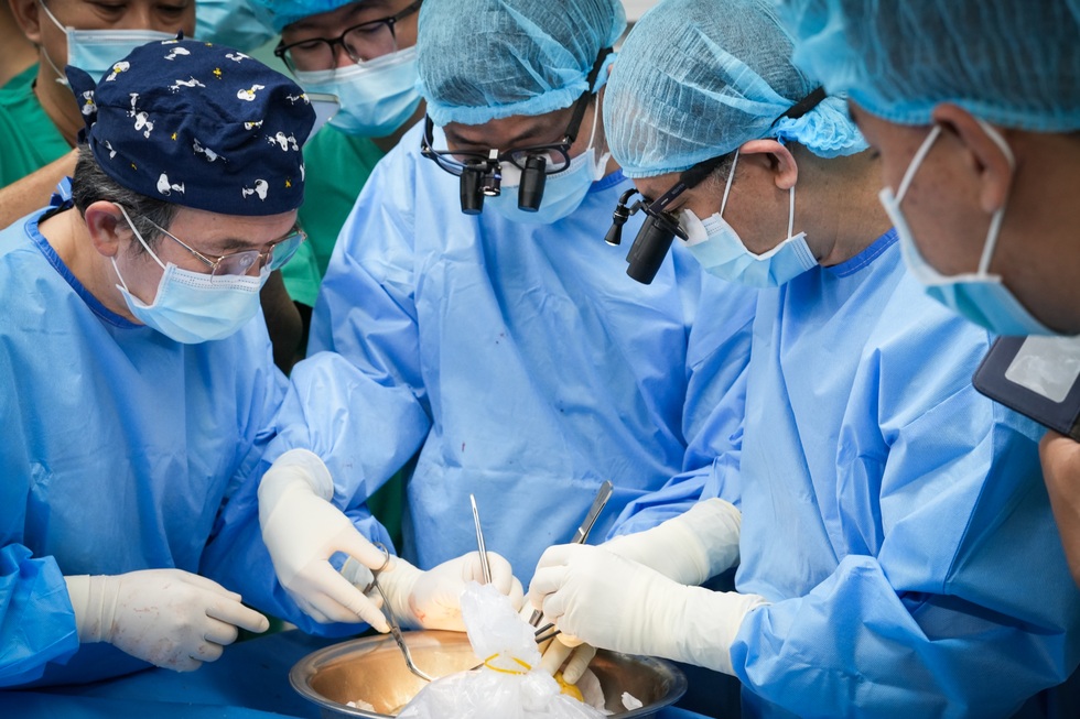 Trái tim đập lại giữa ca ghép chưa được chuẩn bị tại bệnh viện ở TPHCM - 10 Trái tim đập lại giữa ca ghép chưa được chuẩn bị tại bệnh viện ở TPHCM - 10