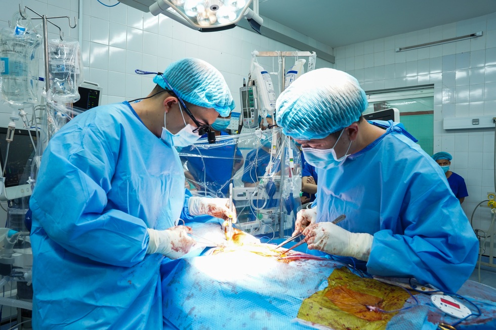 Trái tim đập lại giữa ca ghép chưa được chuẩn bị tại bệnh viện ở TPHCM - 11 Trái tim đập lại giữa ca ghép chưa được chuẩn bị tại bệnh viện ở TPHCM - 11