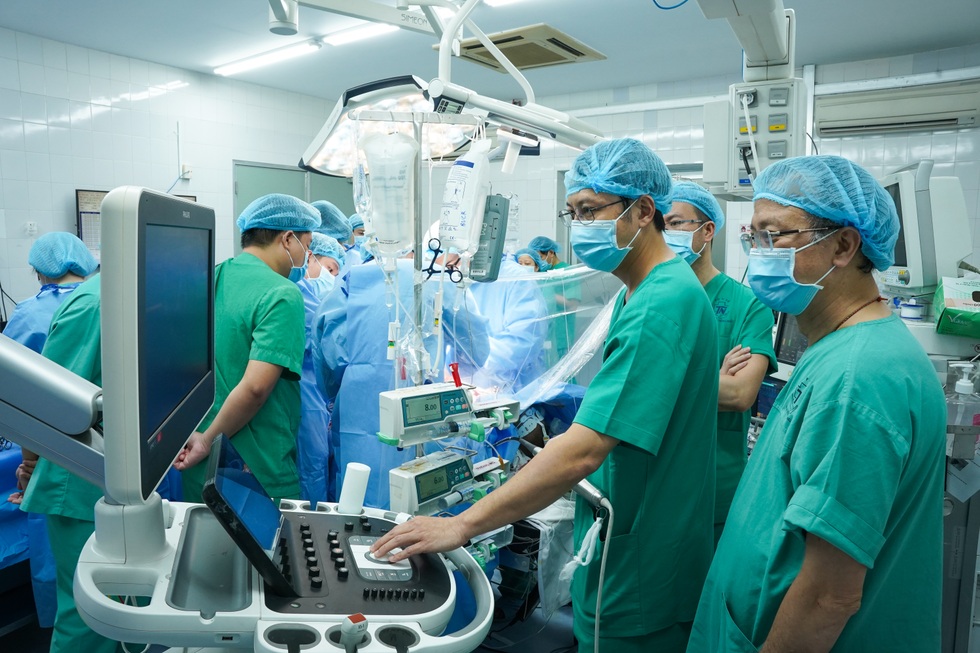 Trái tim đập lại giữa ca ghép chưa được chuẩn bị tại bệnh viện ở TPHCM - 14 Trái tim đập lại giữa ca ghép chưa được chuẩn bị tại bệnh viện ở TPHCM - 14