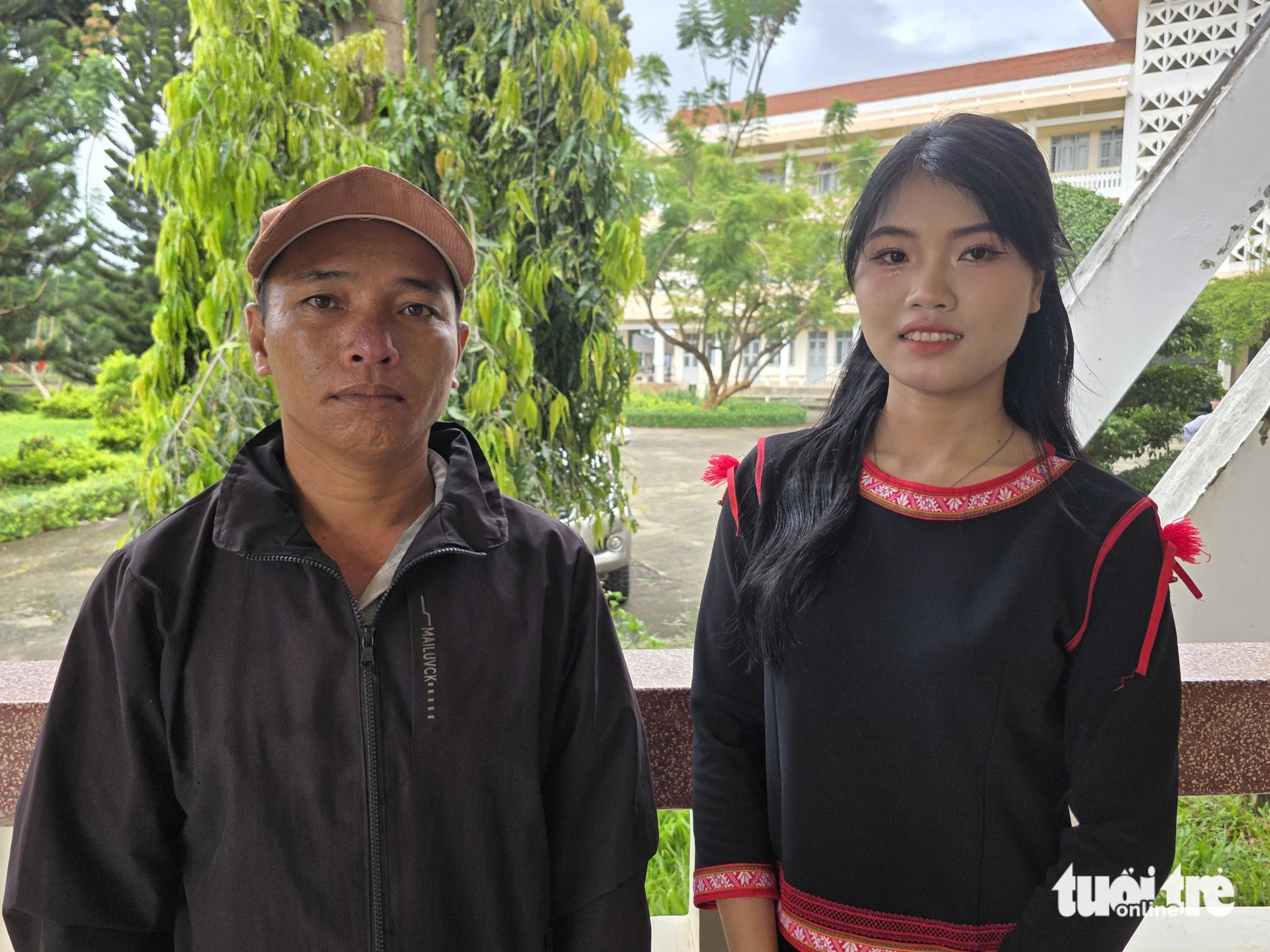 Tân sinh viên Sư phạm kỹ thuật chưa từng thấy cha, làm thêm 3 việc: Học bổng làm tôi thấy hạnh phúc - Ảnh 3. Tiếp sức đến trường - Ảnh 3.