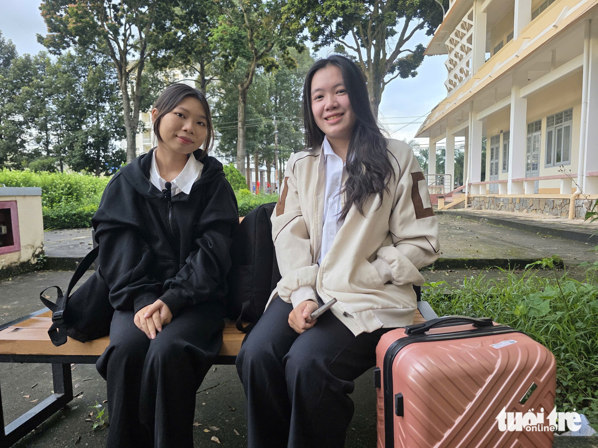 Sáng nay tiếp sức đến trường cho 143 tân sinh viên các tỉnh Tây Nguyên tại thành phố Buôn Mê - Ảnh 2. Tiếp sức đến trường - Ảnh 4.