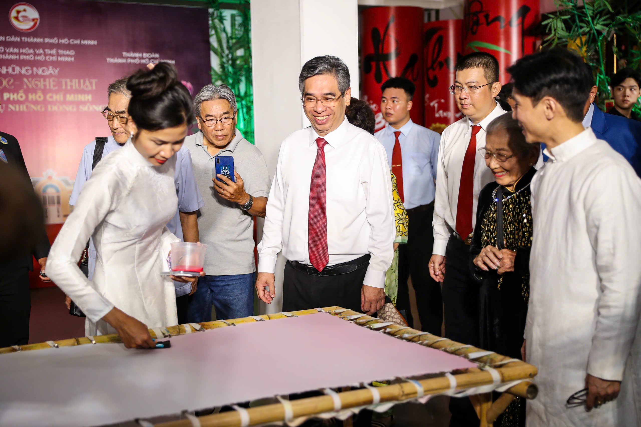 NSND Tạ Minh Tâm, Quốc Đại hát khai mạc 'Những ngày VH - NT TP.HCM'- Ảnh 4.