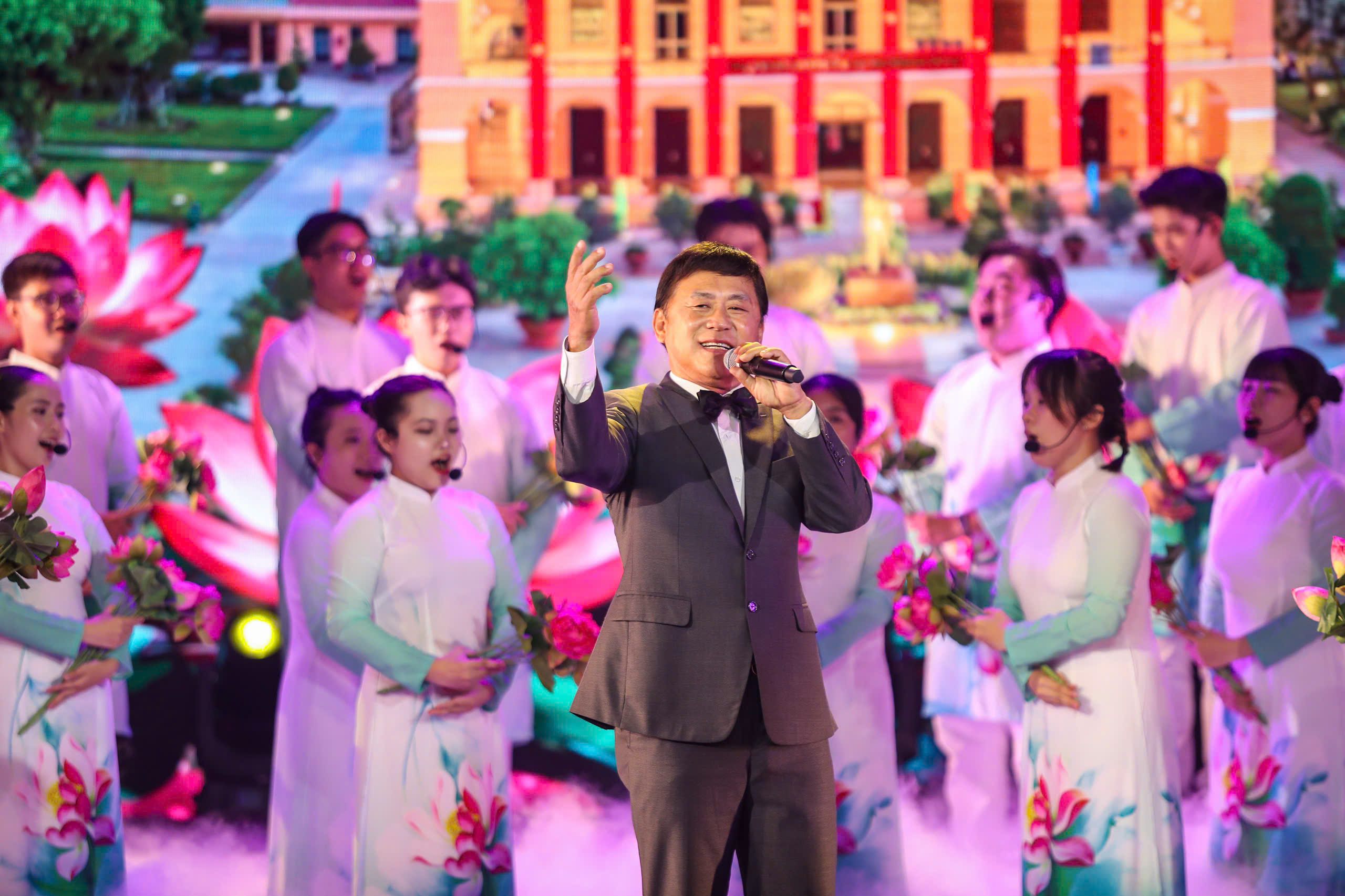 NSND Tạ Minh Tâm, Quốc Đại hát khai mạc 'Những ngày VH - NT TP.HCM'- Ảnh 6.