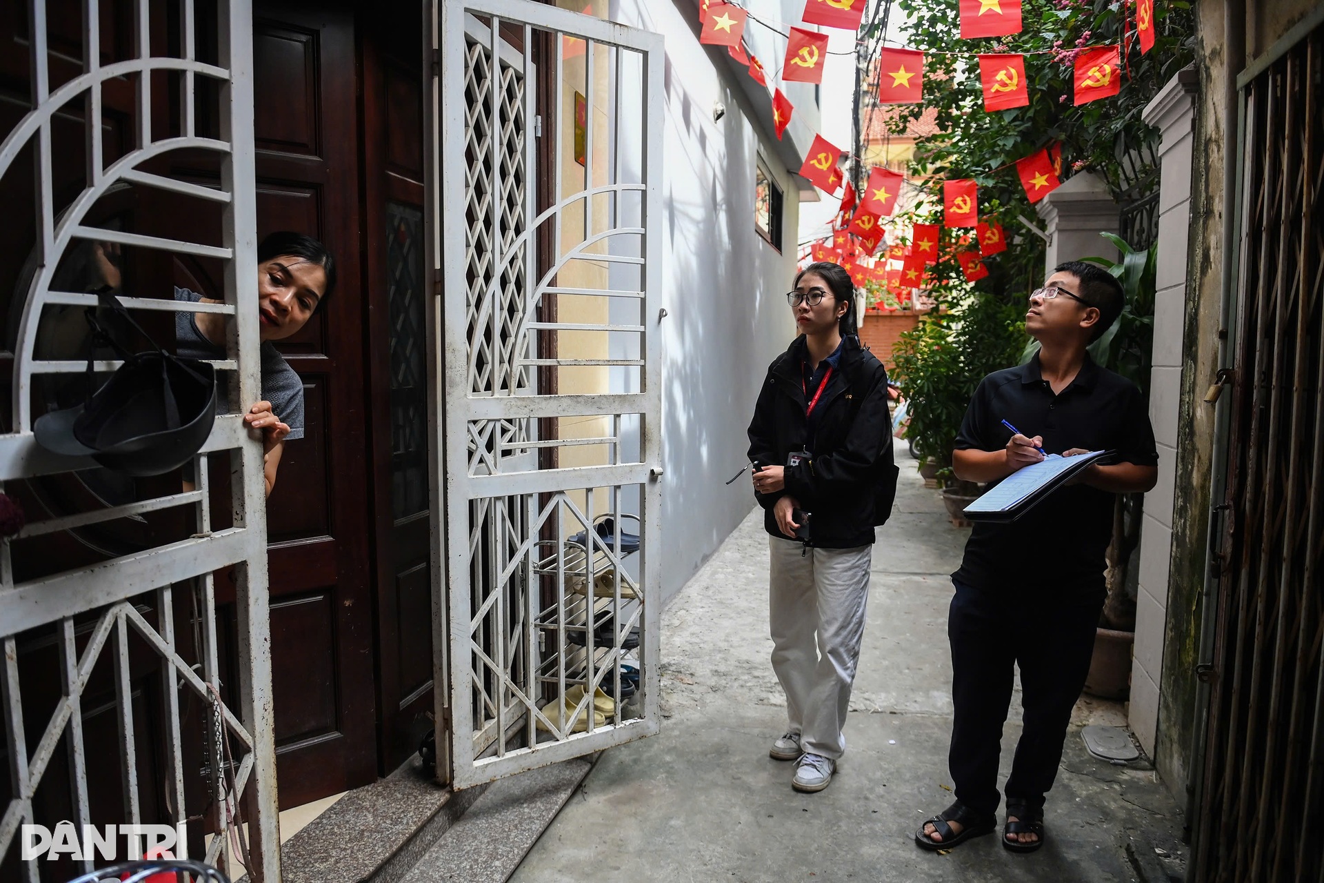 Hà Nội: Theo chân đội đặc nhiệm săn muỗi độc giữa cao điểm sốt xuất huyết - 4