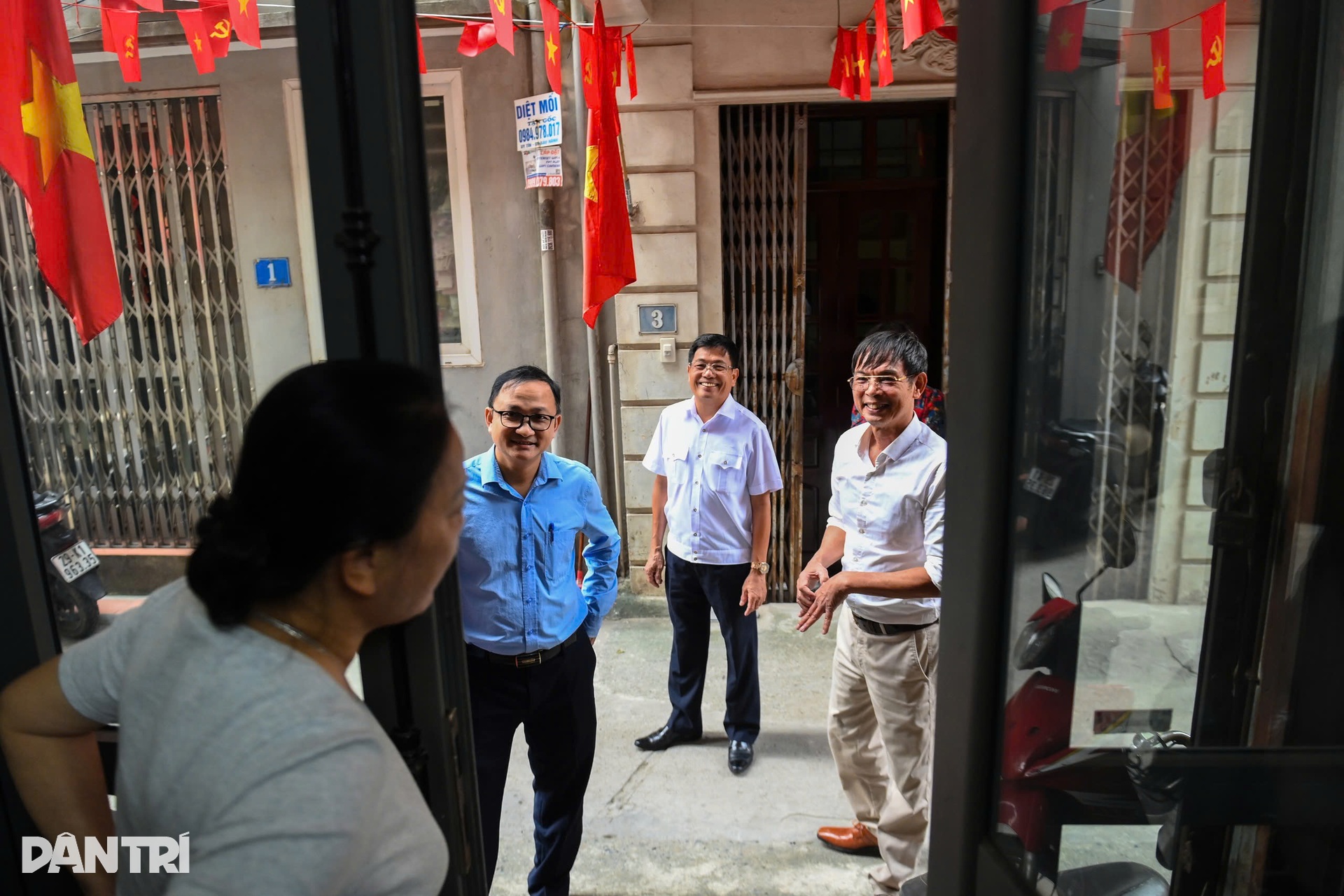 Hà Nội: Theo chân đội đặc nhiệm săn muỗi độc giữa cao điểm sốt xuất huyết - 5